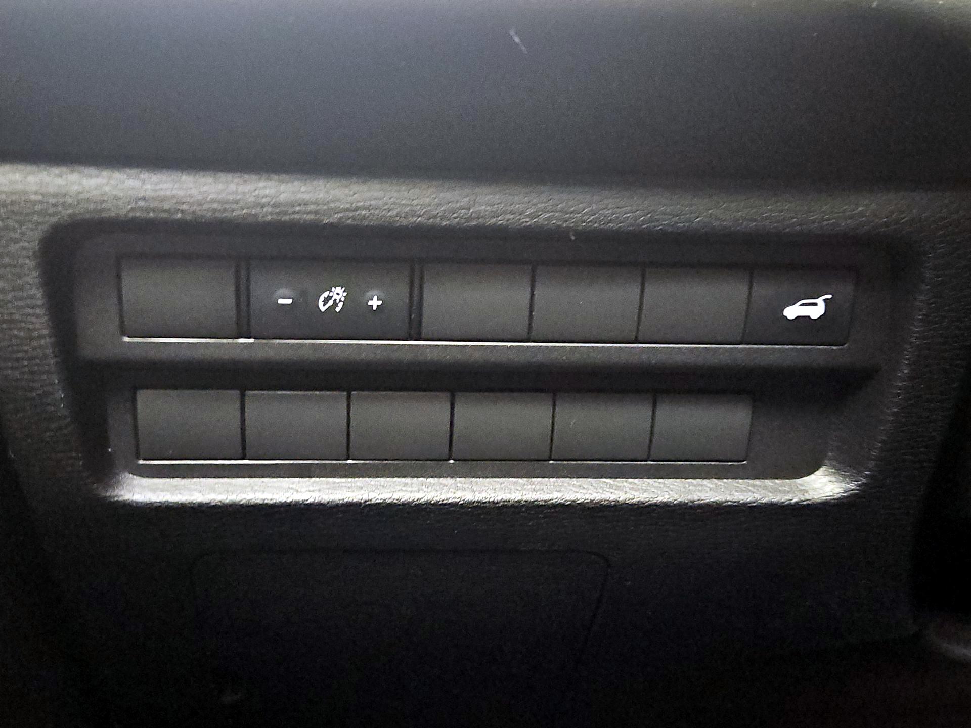 Thumbnail: 2022 Mitsubishi Outlander - 13