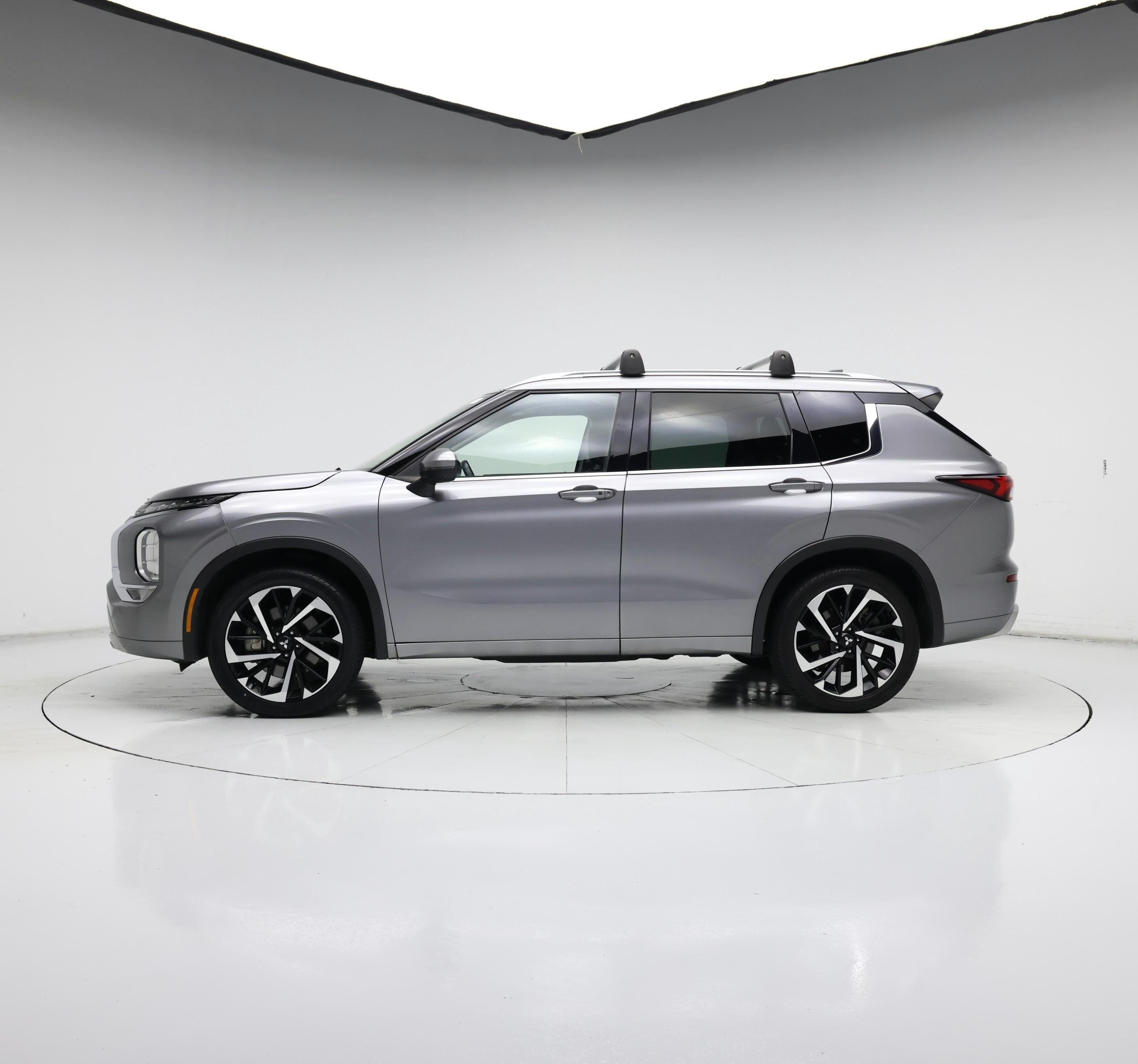 Thumbnail: 2022 Mitsubishi Outlander - 3