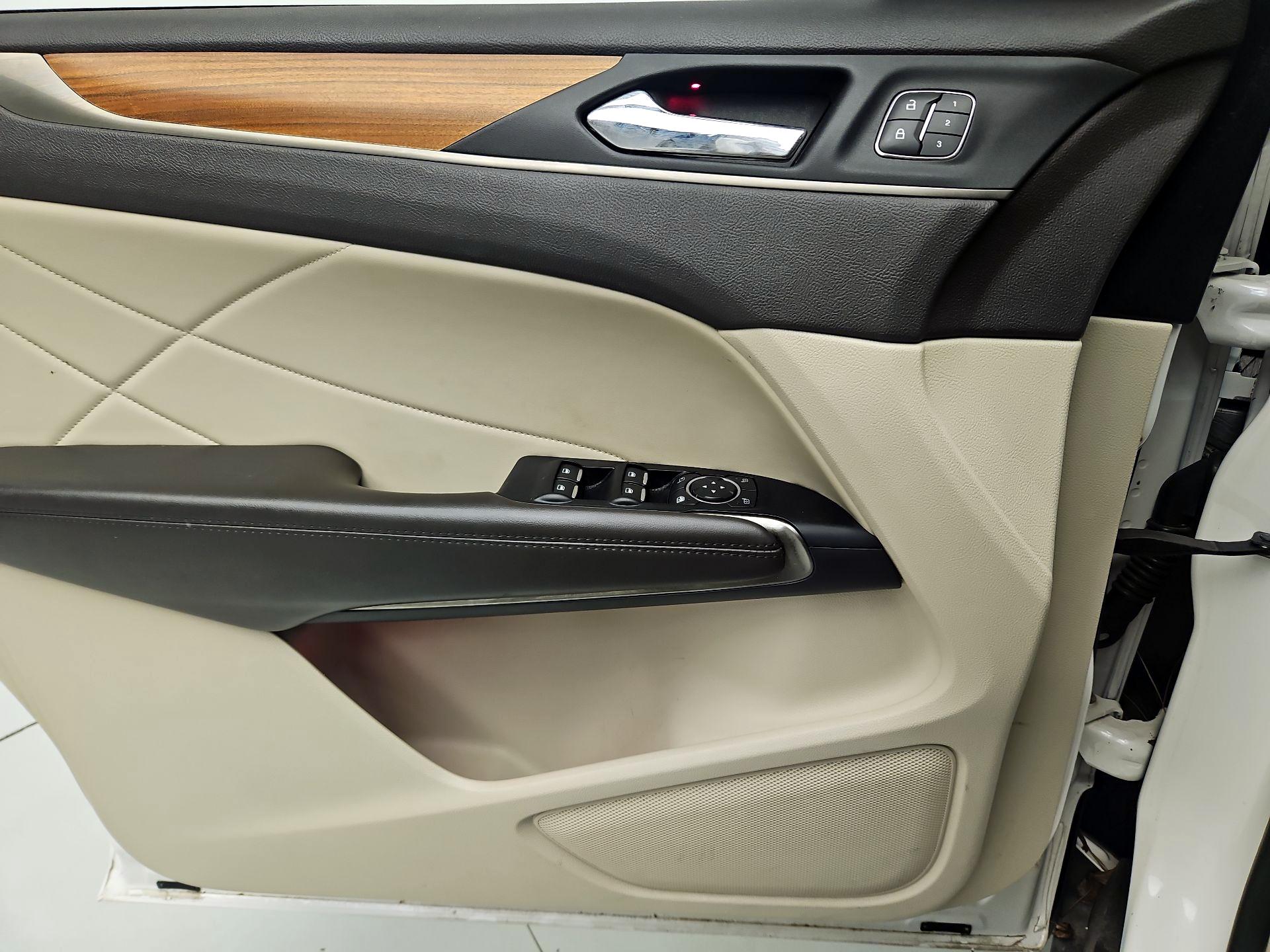 Thumbnail: 2019 Lincoln MKC - 12