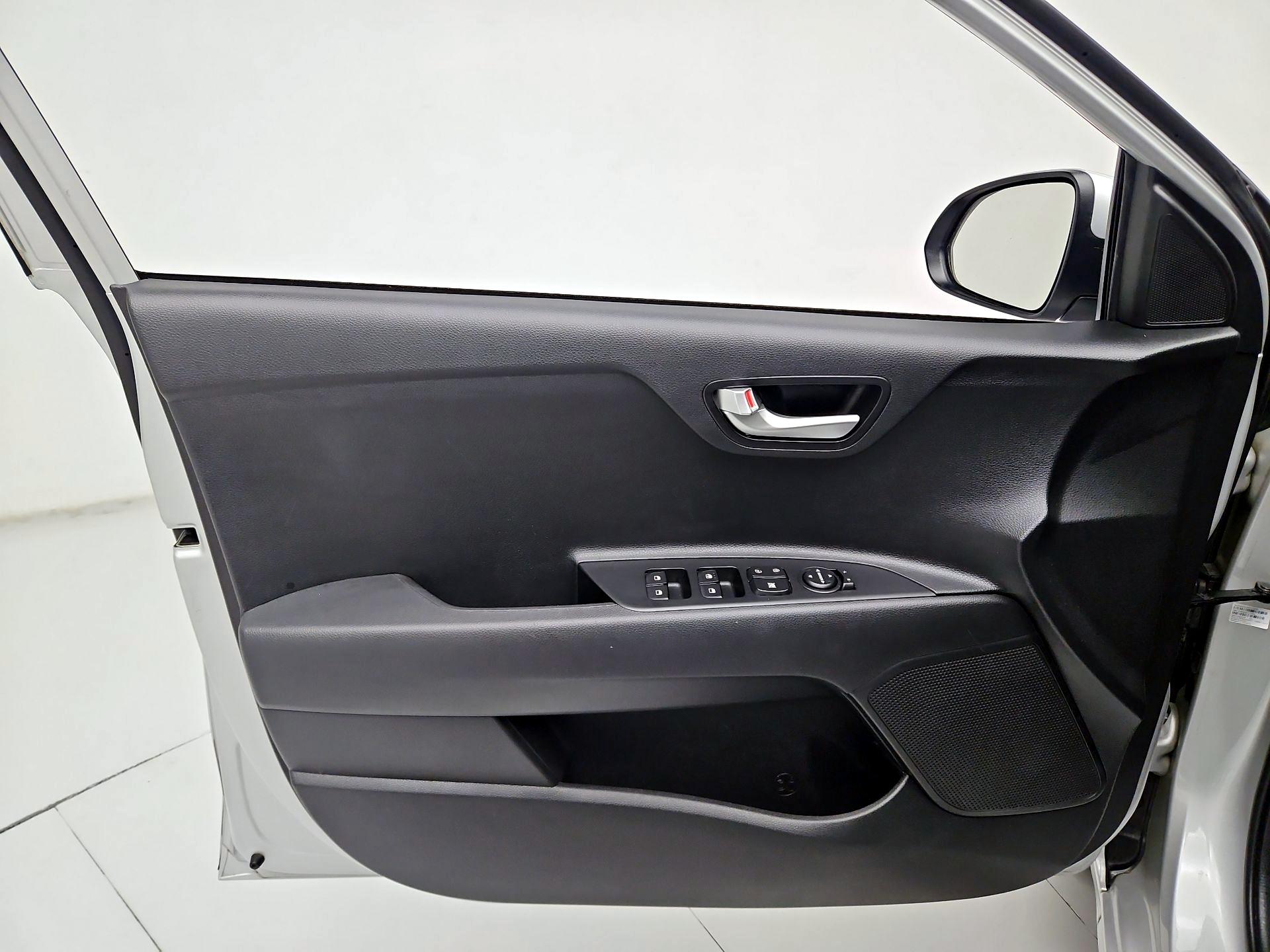 Thumbnail: 2023 Kia Rio - 12