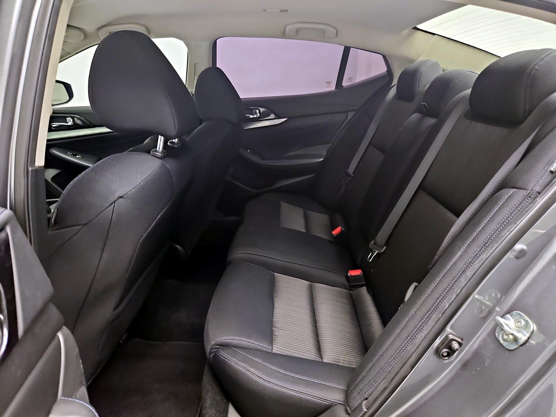 Thumbnail: 2019 Nissan Maxima - 17