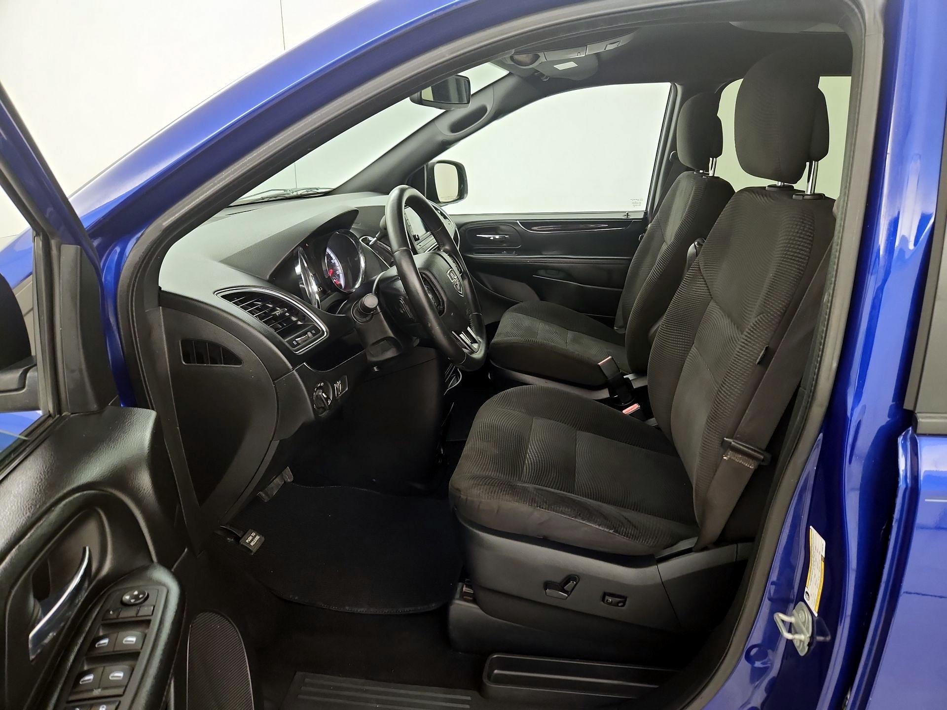 Thumbnail: 2020 Dodge Grand Caravan - 11