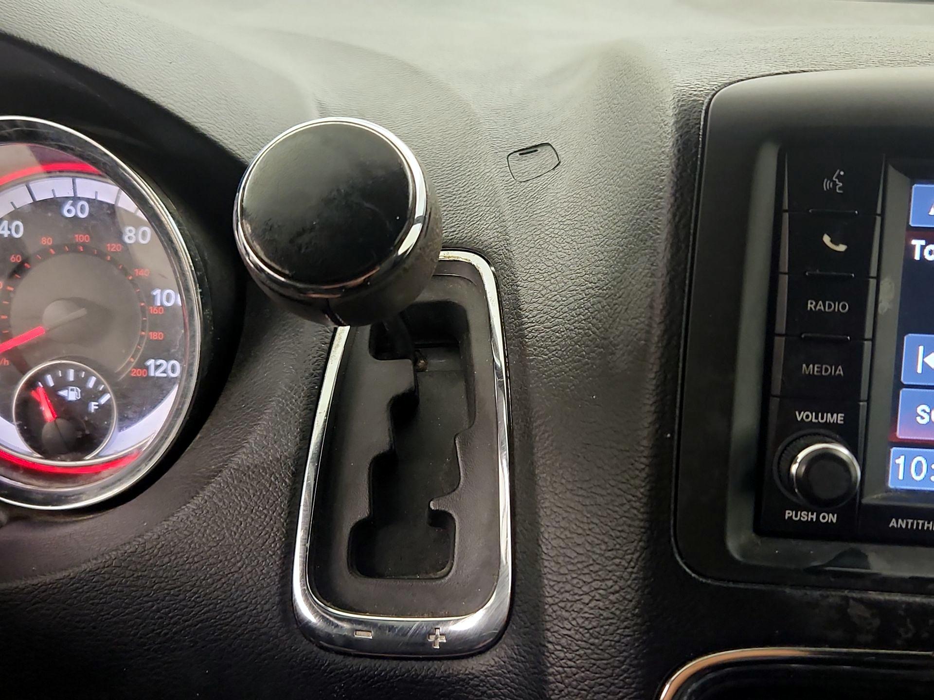 Thumbnail: 2020 Dodge Grand Caravan - 17