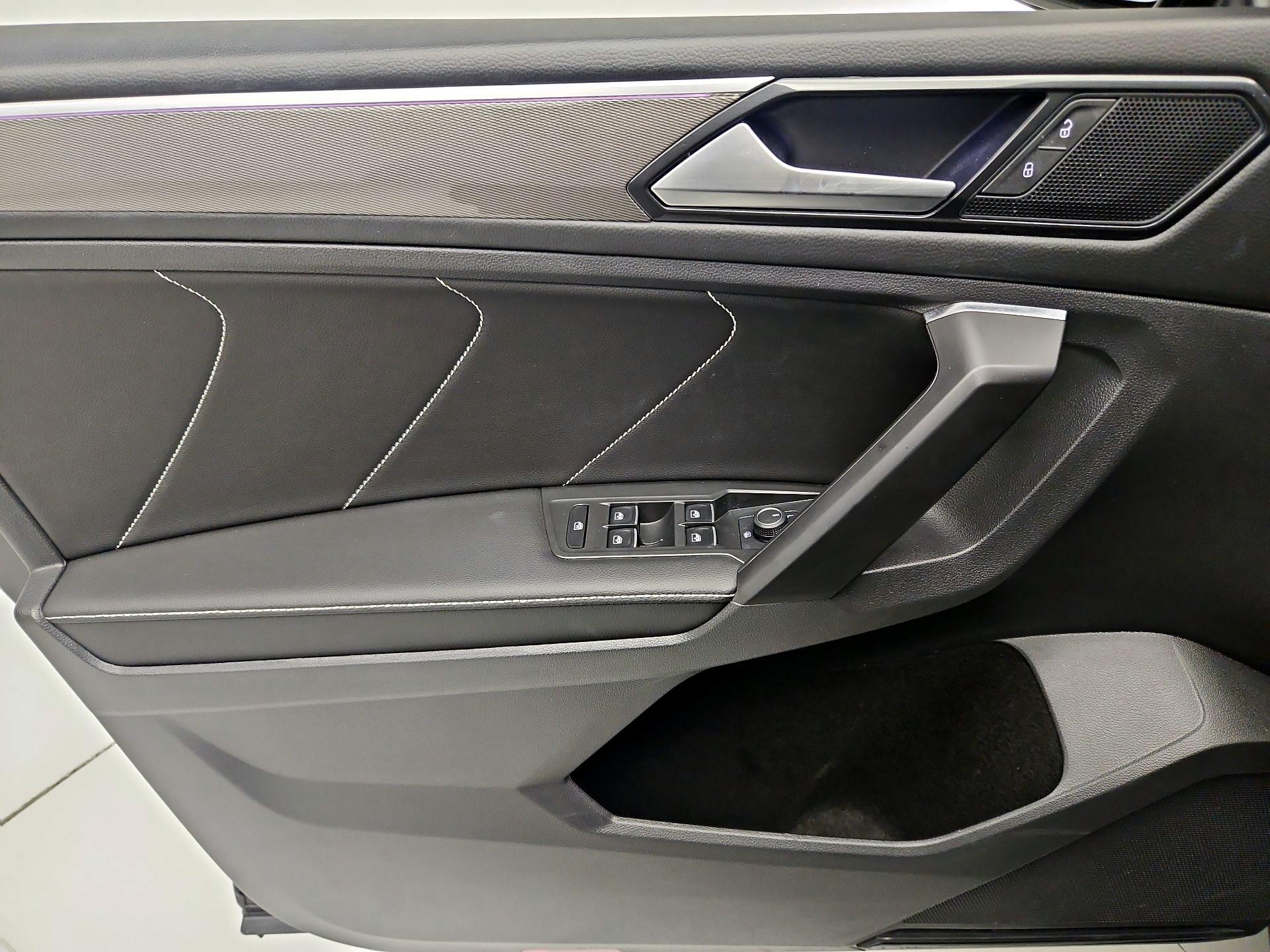 Thumbnail: 2023 Volkswagen Tiguan - 12
