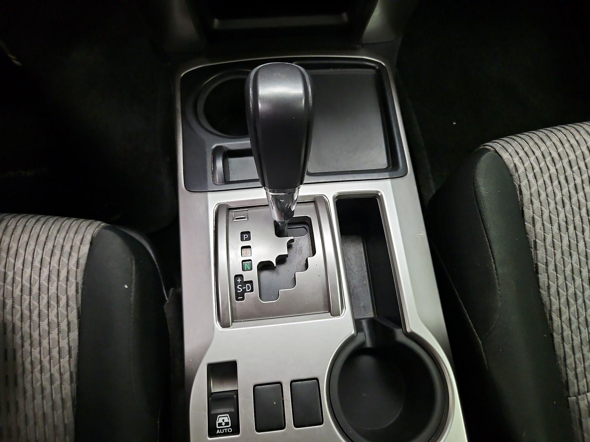 Thumbnail: 2016 Toyota 4Runner - 18