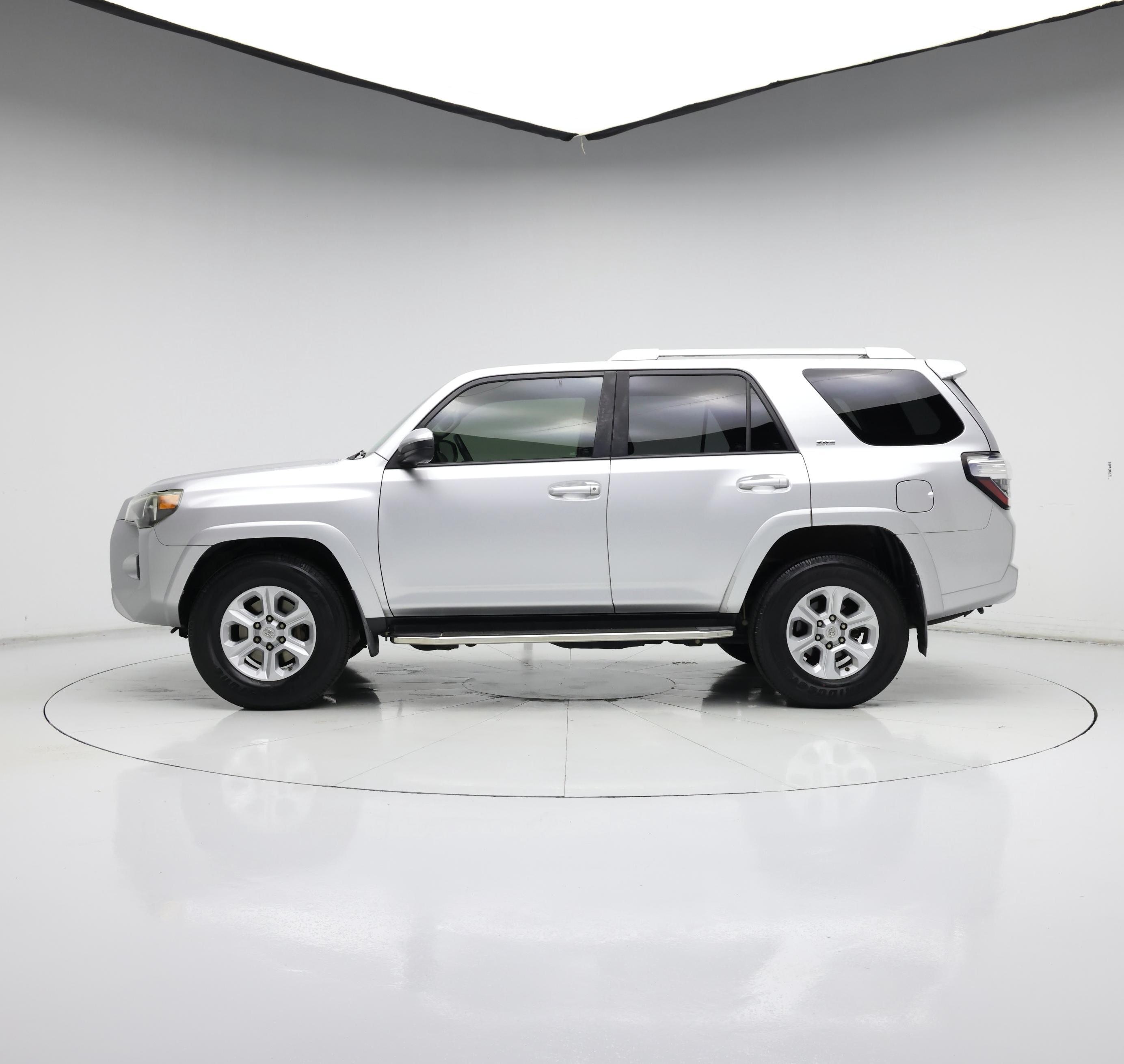 Thumbnail: 2016 Toyota 4Runner - 3