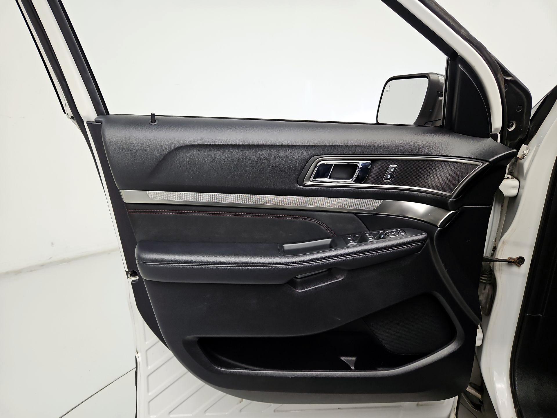 Thumbnail: 2019 Ford Explorer - 12