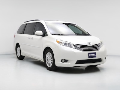 White 2016 Toyota Sienna XLE