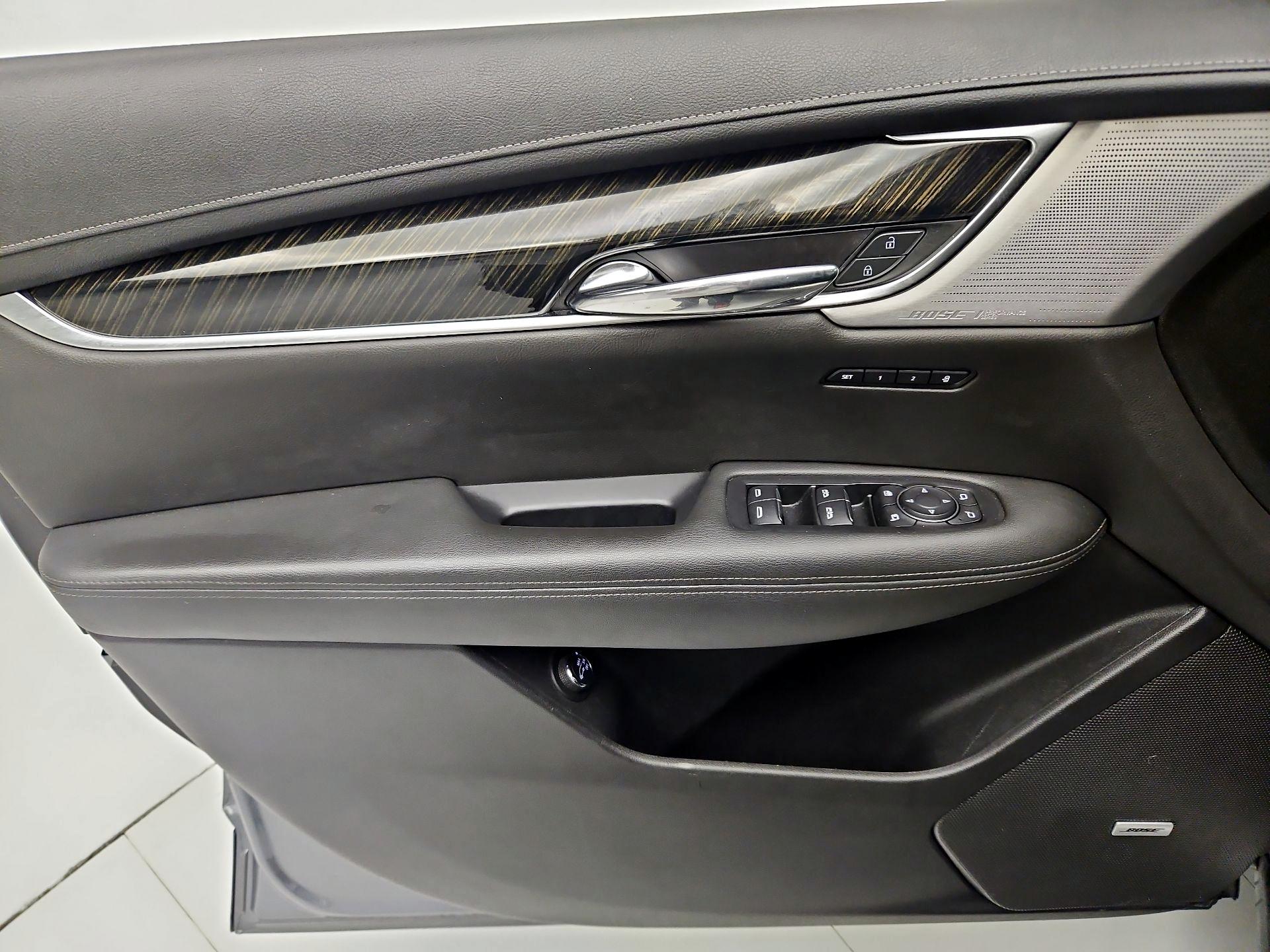 Thumbnail: 2020 Cadillac XT6 - 12