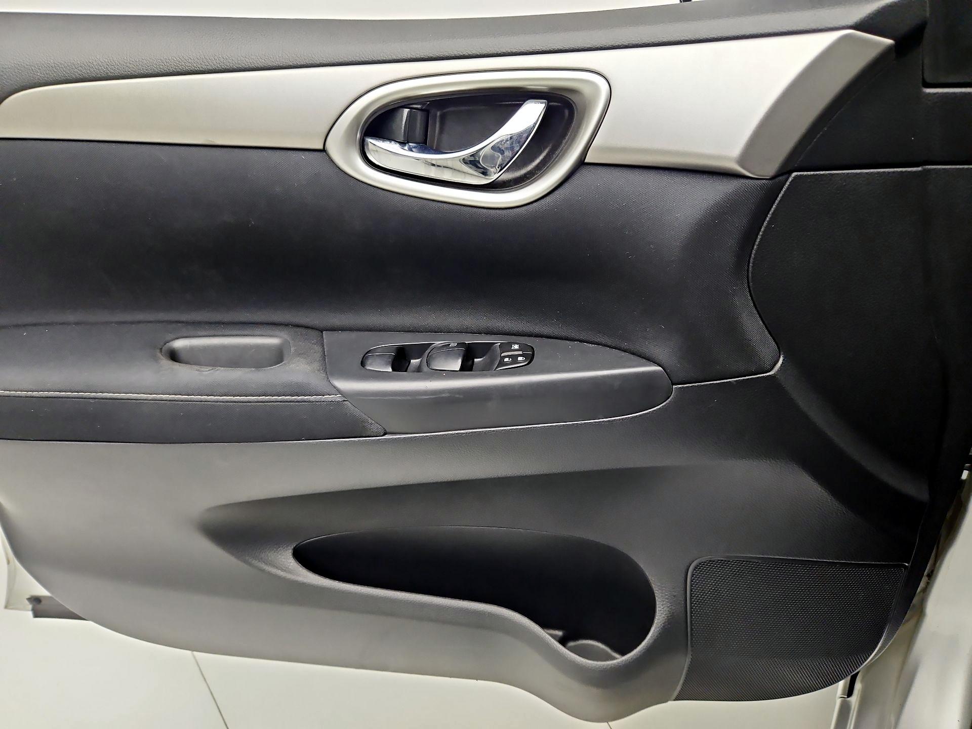 Thumbnail: 2015 Nissan Sentra - 12