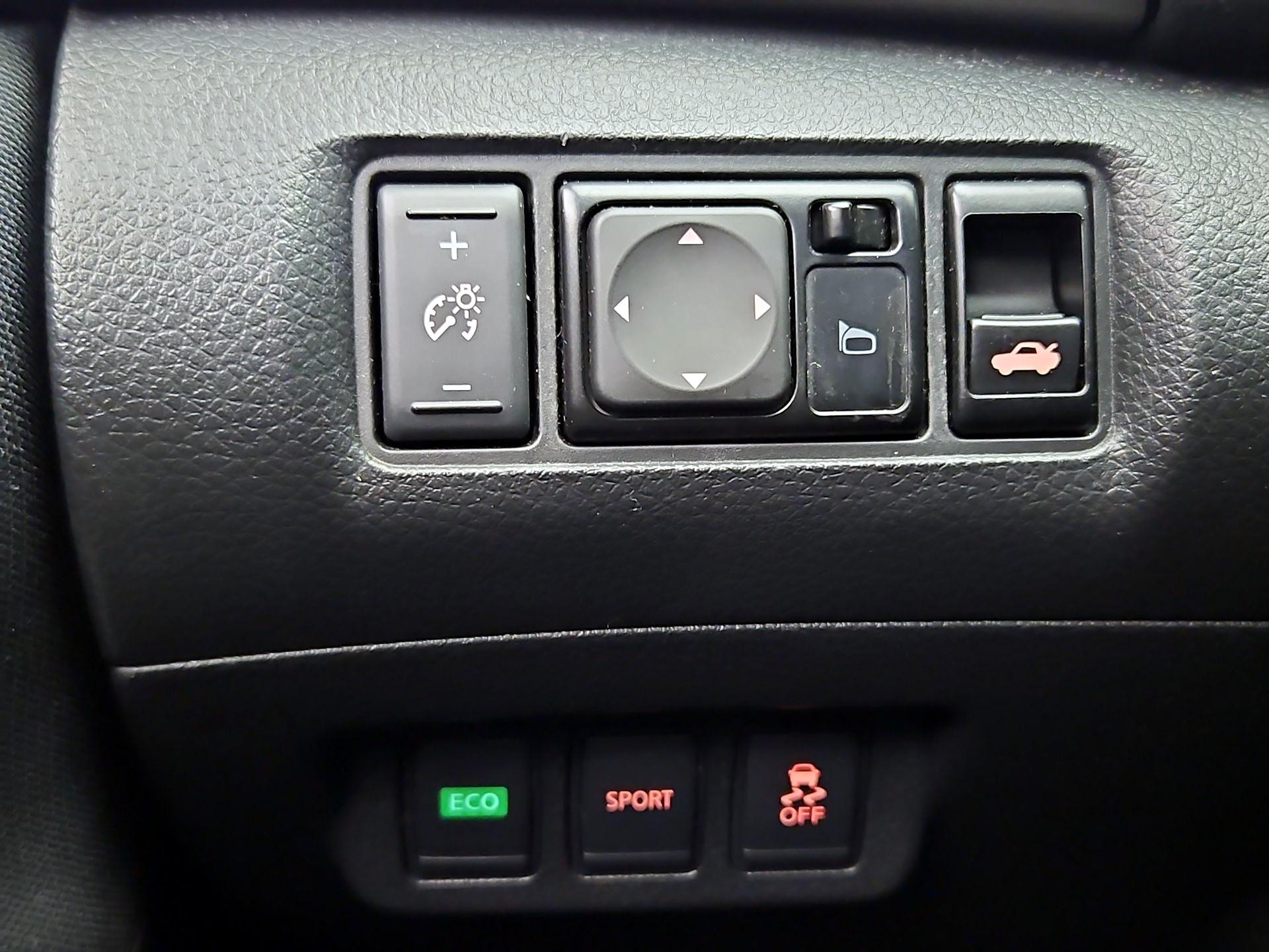 Thumbnail: 2015 Nissan Sentra - 13
