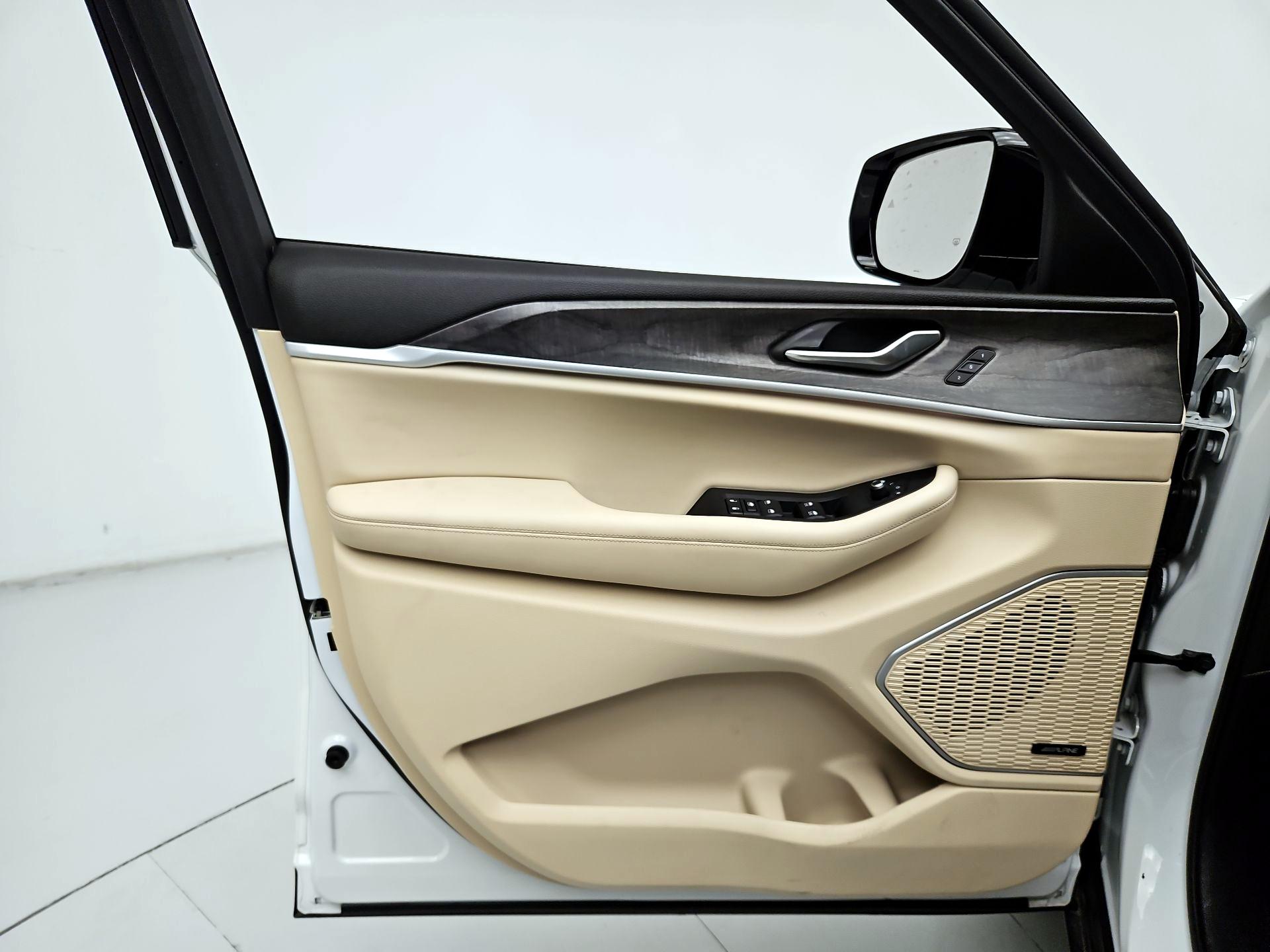 Thumbnail: 2022 Jeep Grand Cherokee - 12