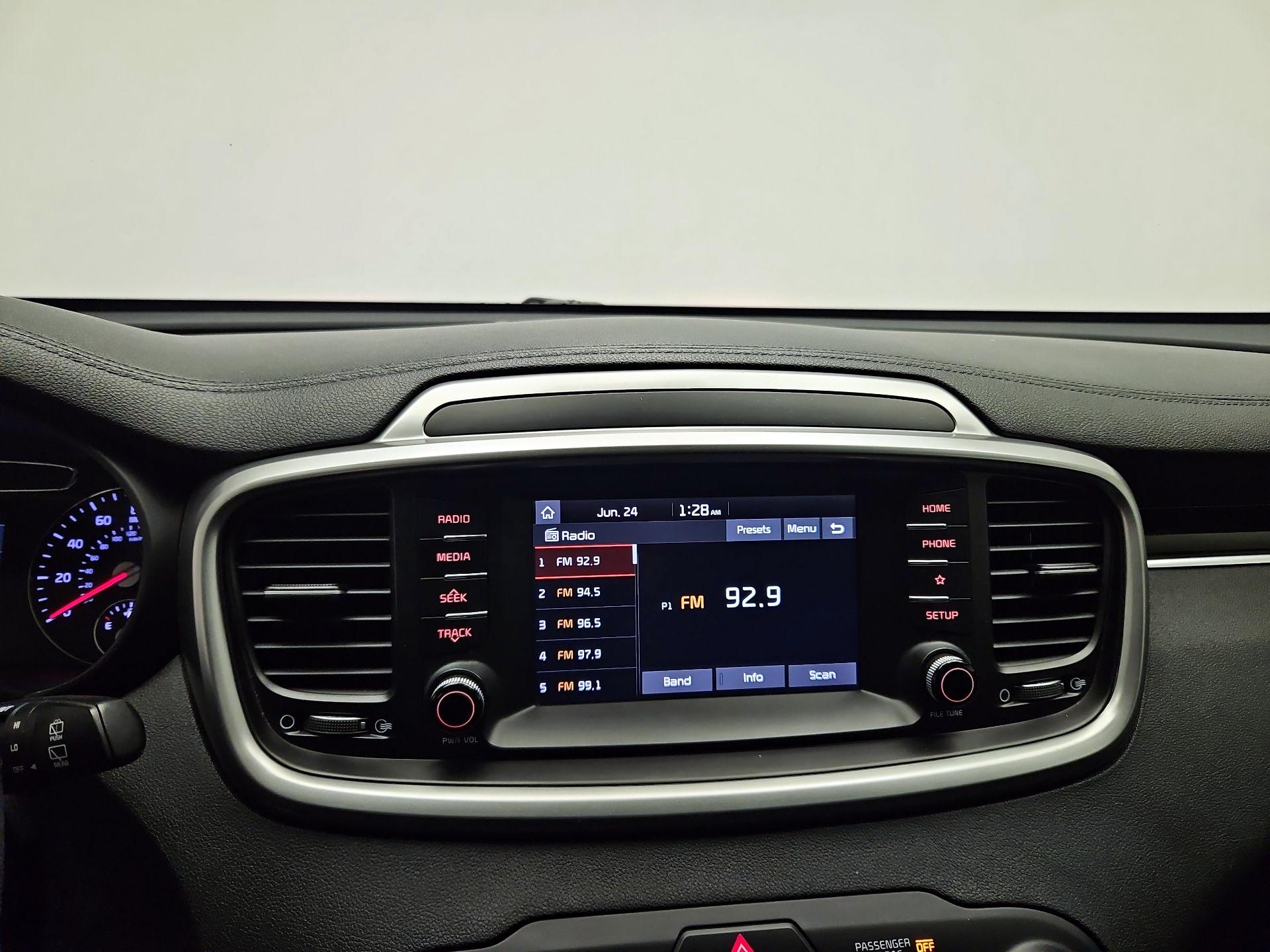 Thumbnail: 2019 Kia Sorento - 14