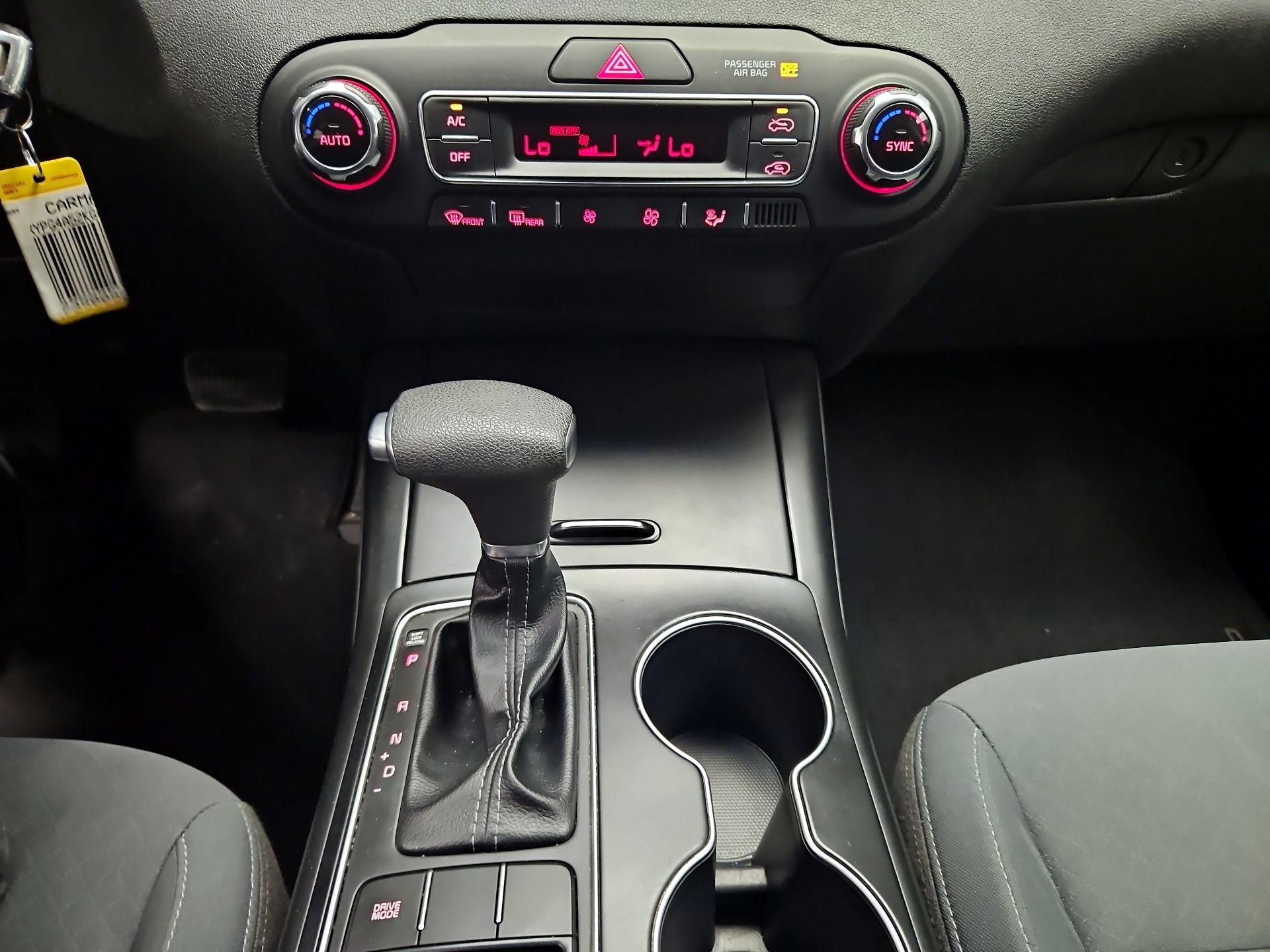 Thumbnail: 2019 Kia Sorento - 16