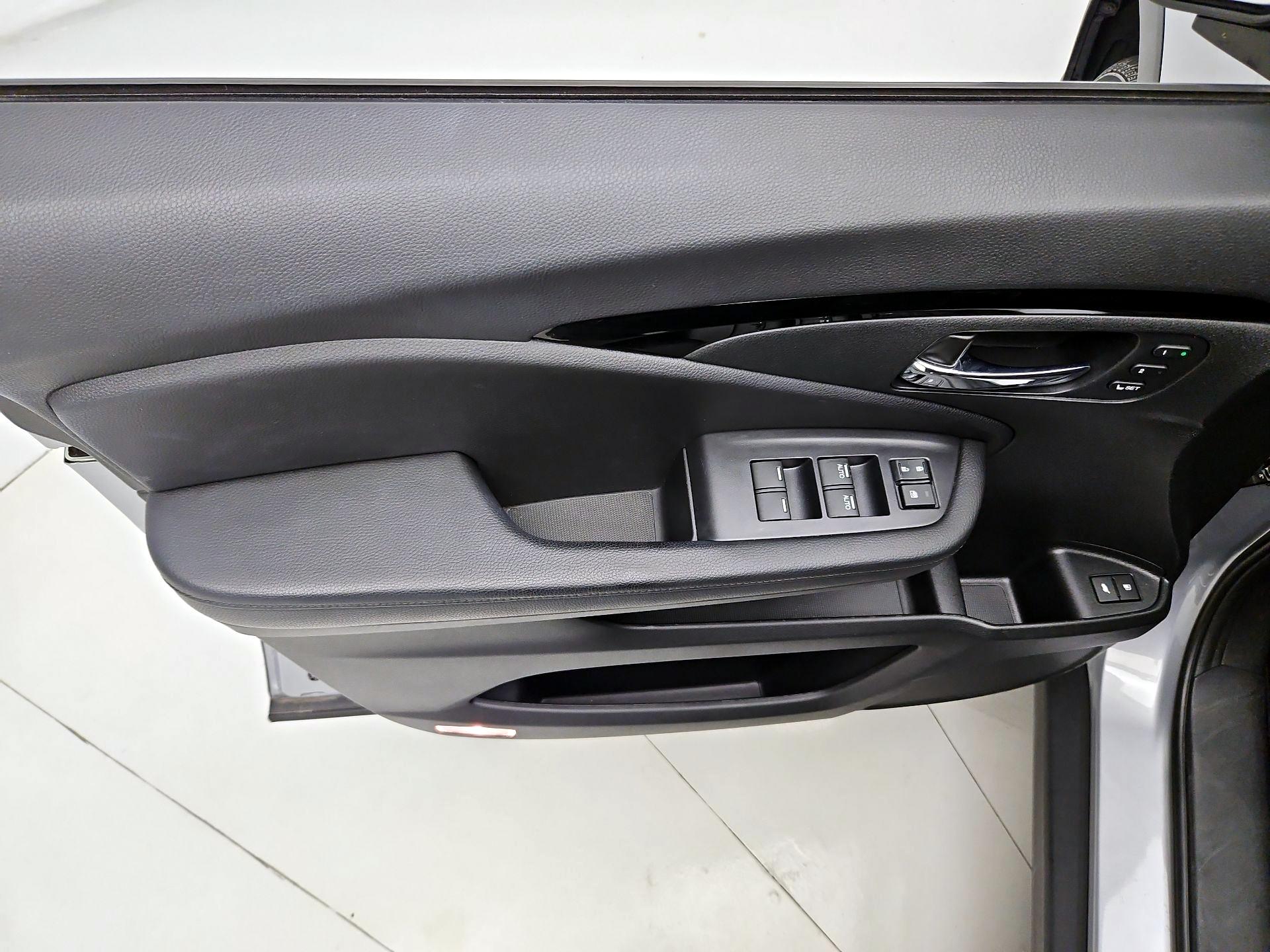 Thumbnail: 2019 Honda Pilot - 12