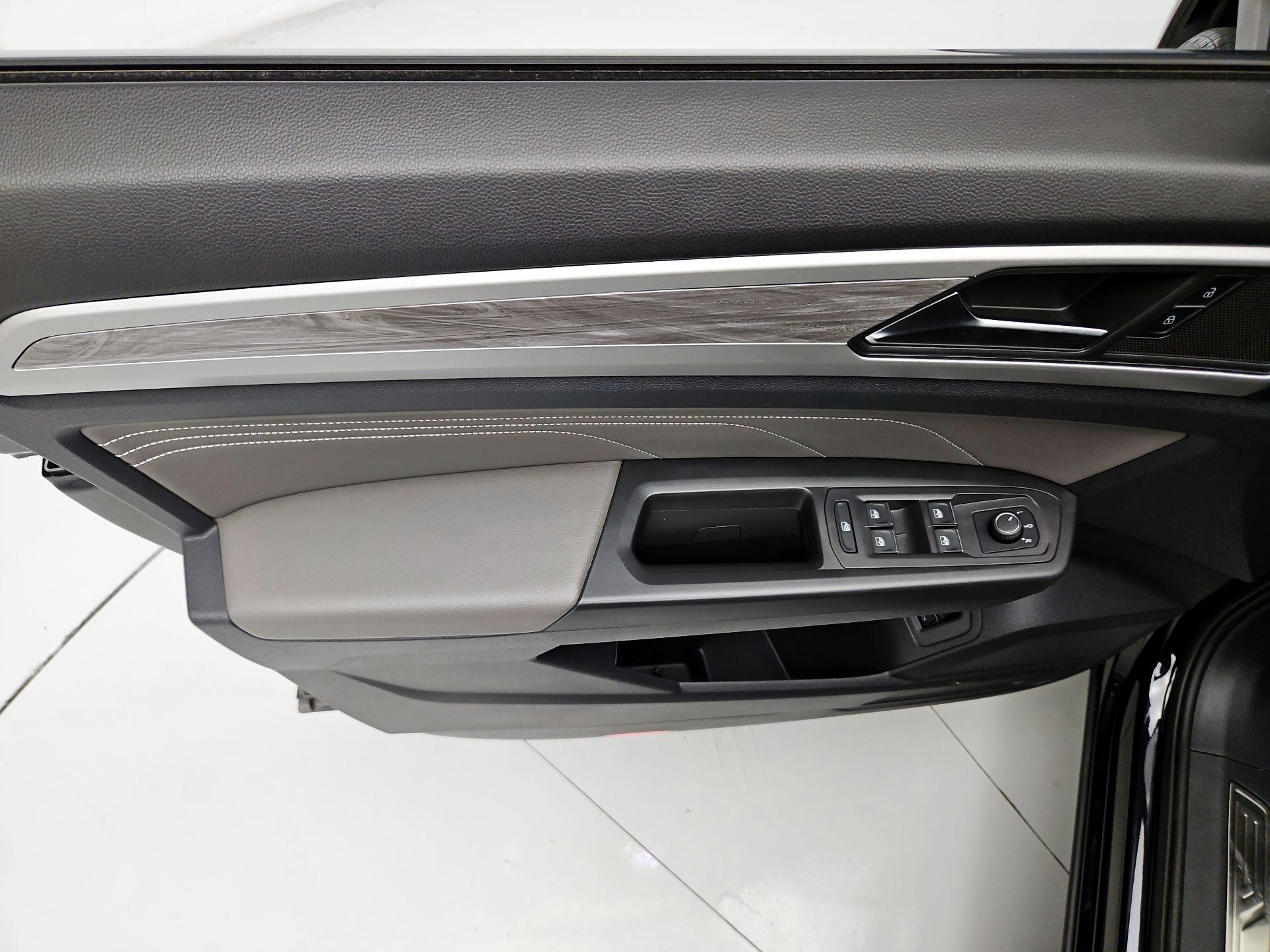 Thumbnail: 2023 Volkswagen Atlas - 12