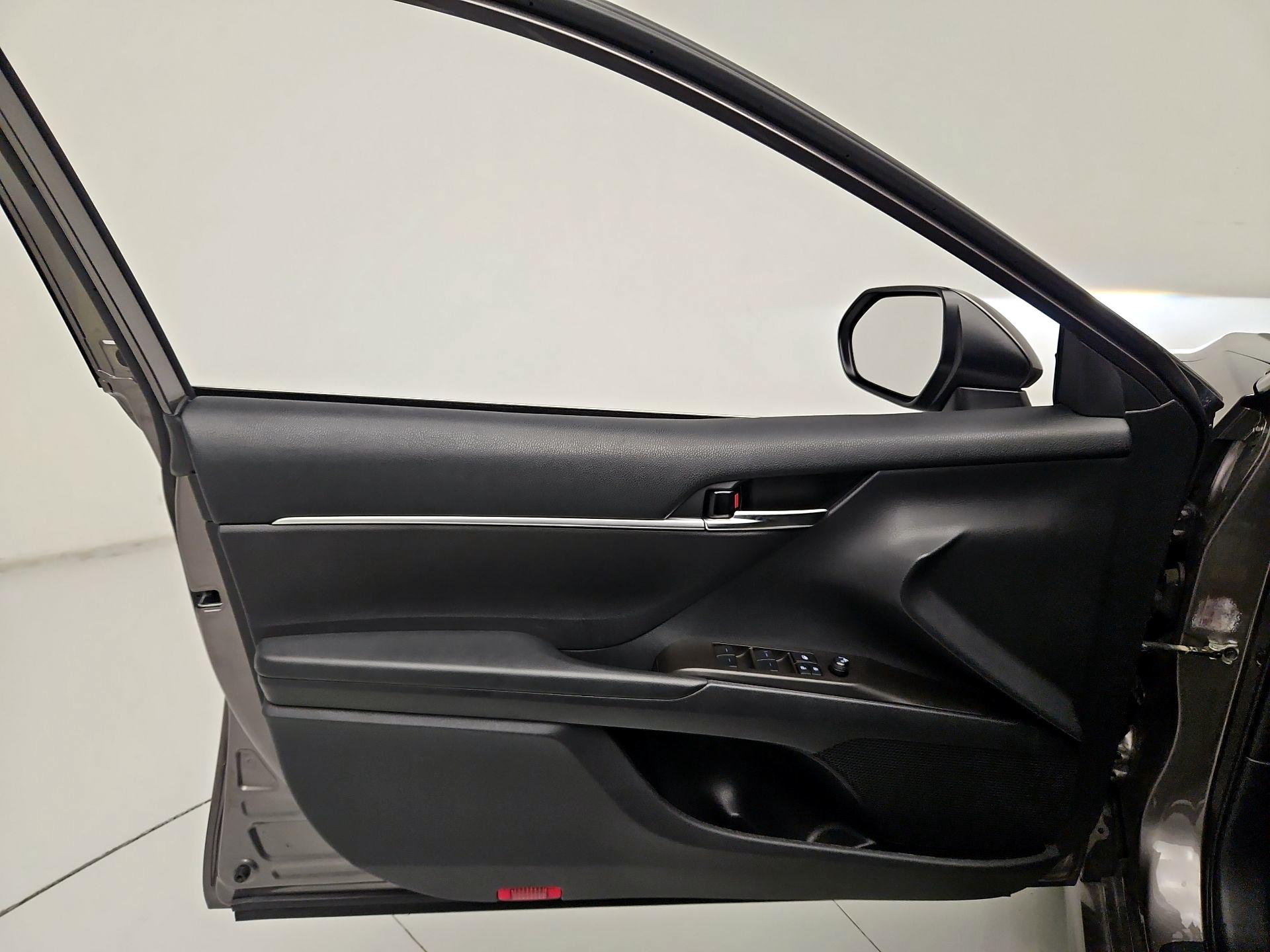 Thumbnail: 2022 Toyota Camry - 12