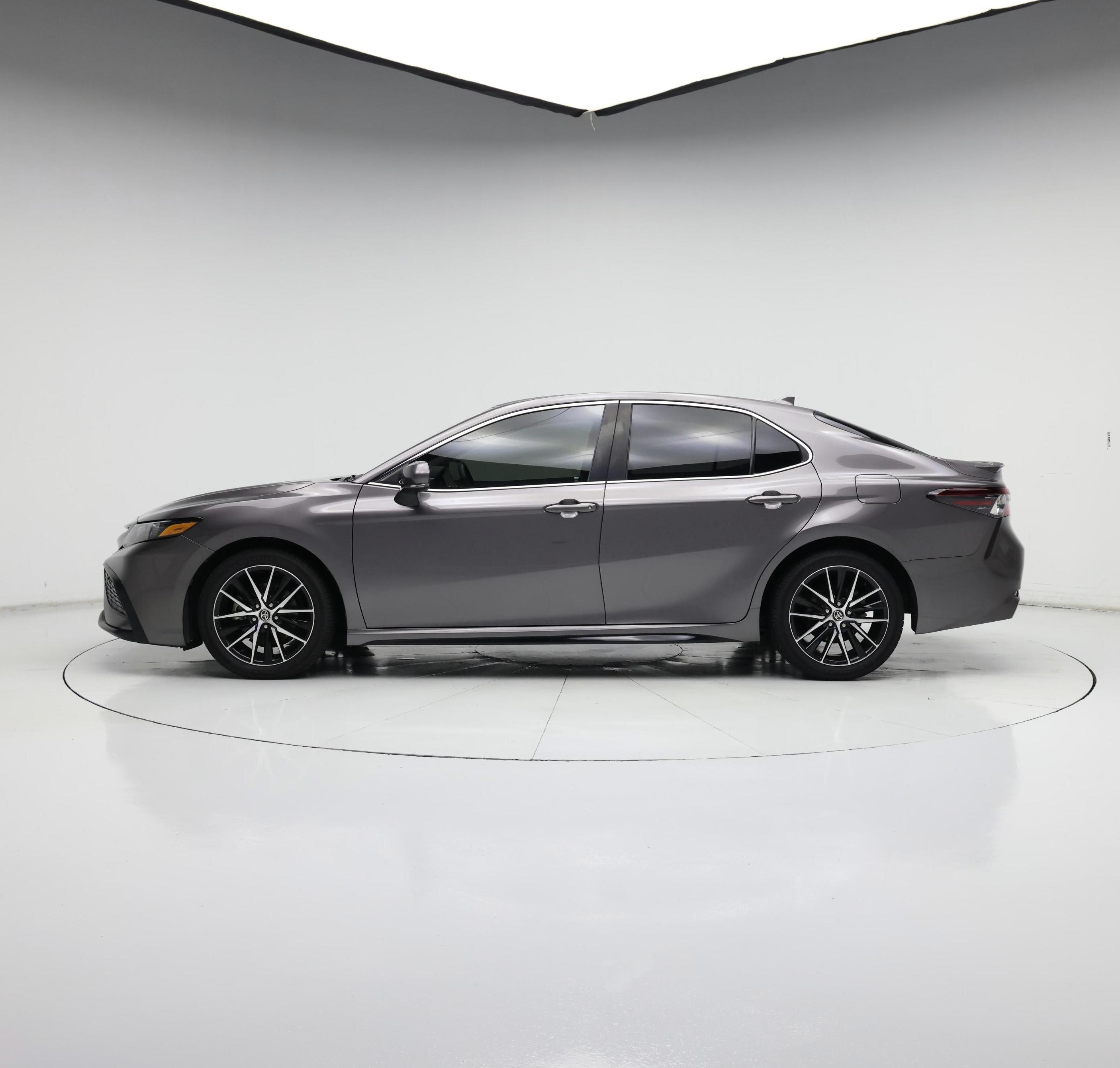 Thumbnail: 2022 Toyota Camry - 3