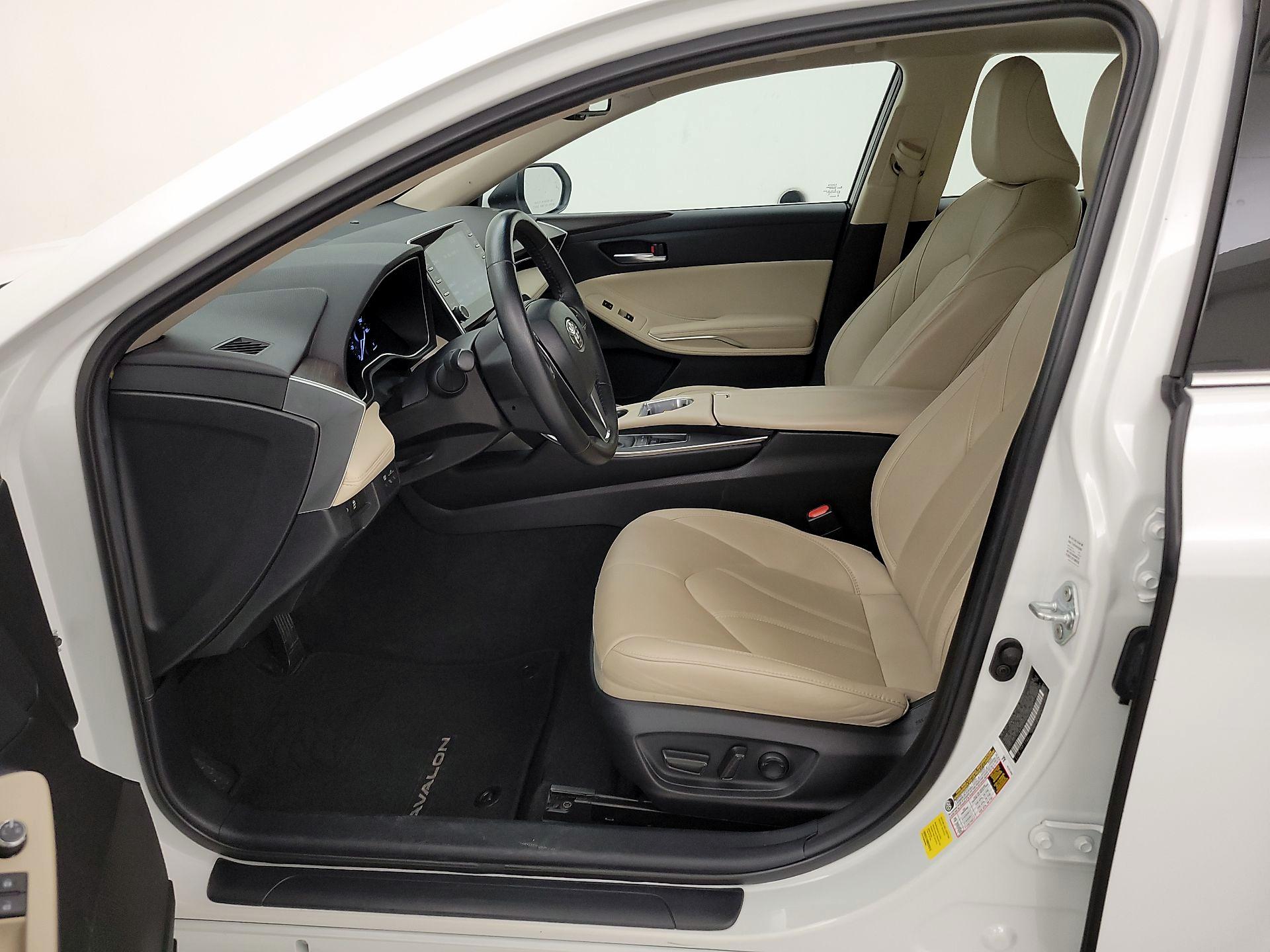 Thumbnail: 2022 Toyota Avalon - 11