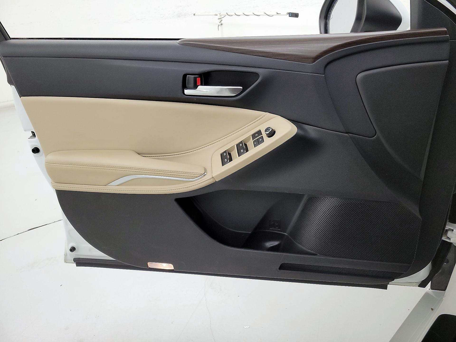 Thumbnail: 2022 Toyota Avalon - 12