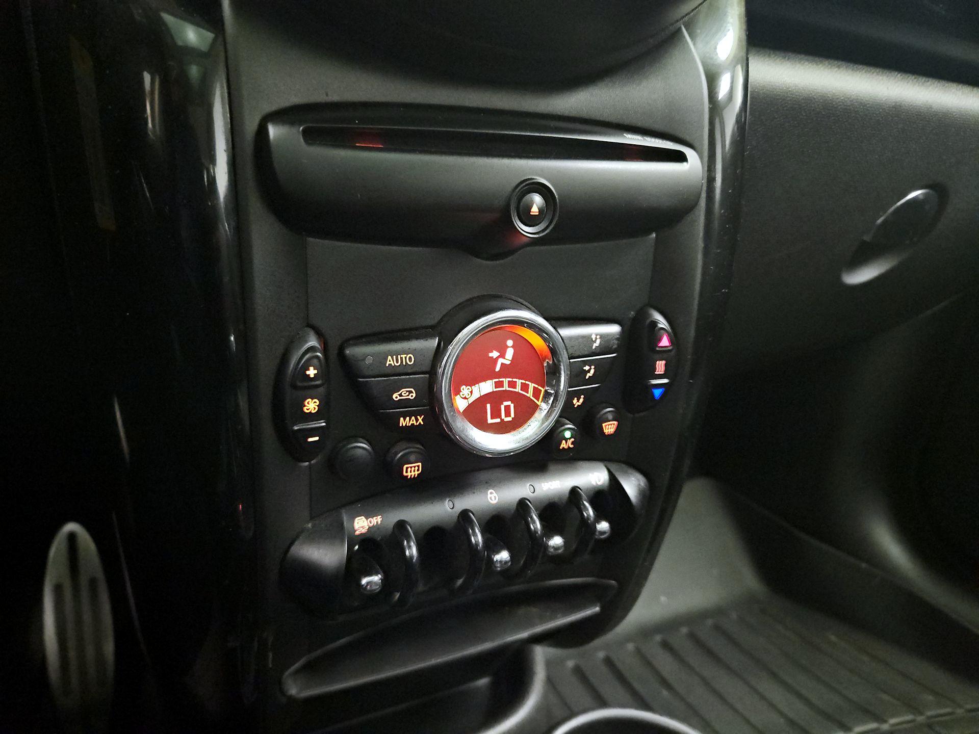 Thumbnail: 2015 MINI Cooper Countryman - 14