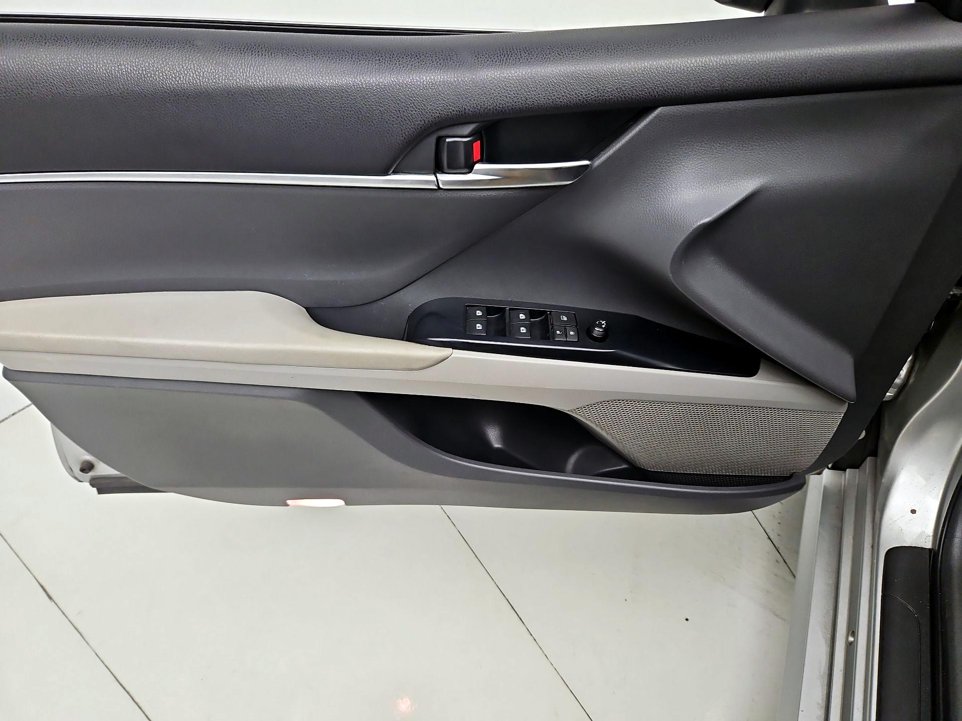 Thumbnail: 2018 Toyota Camry - 12