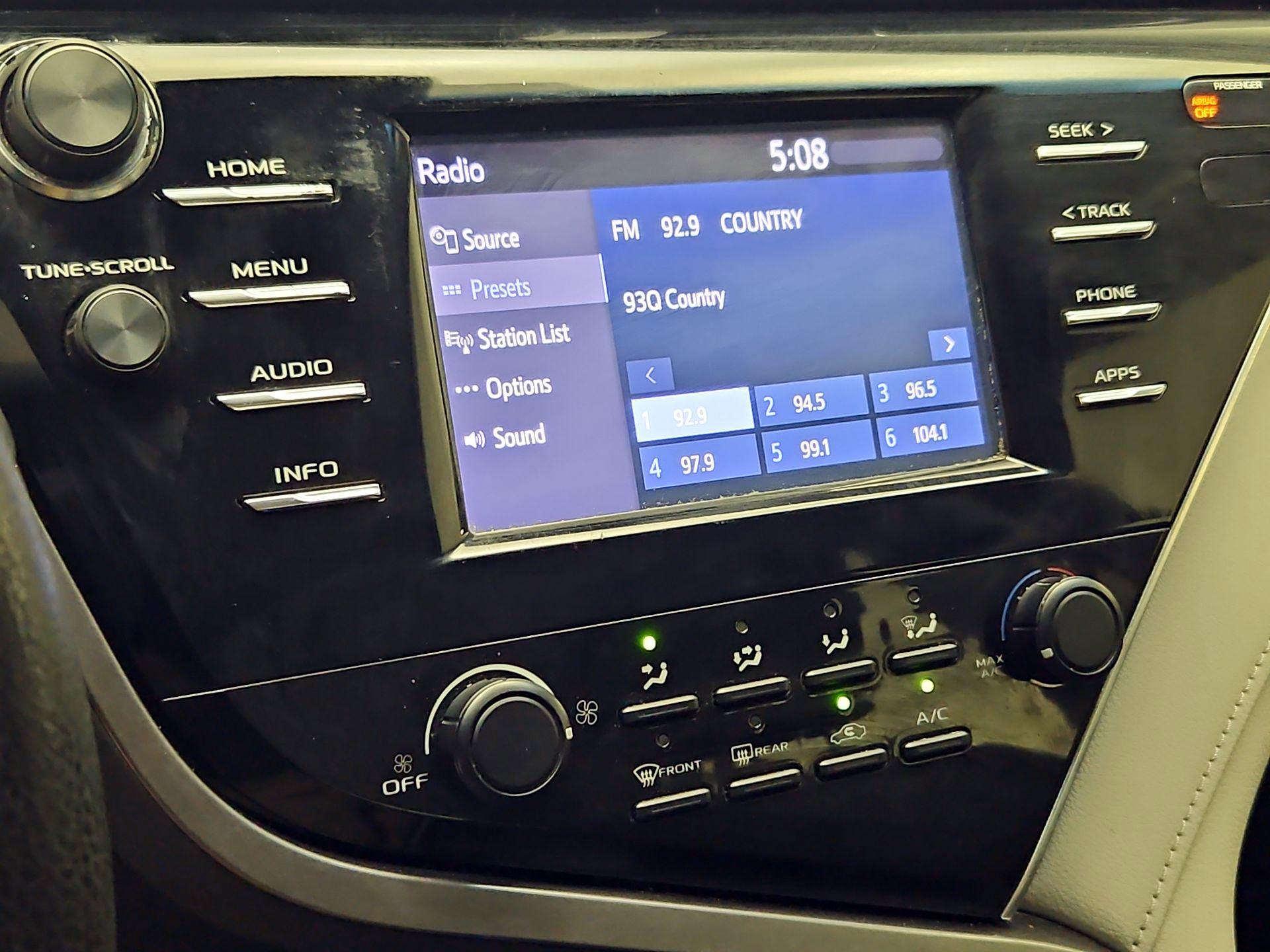 Thumbnail: 2018 Toyota Camry - 15
