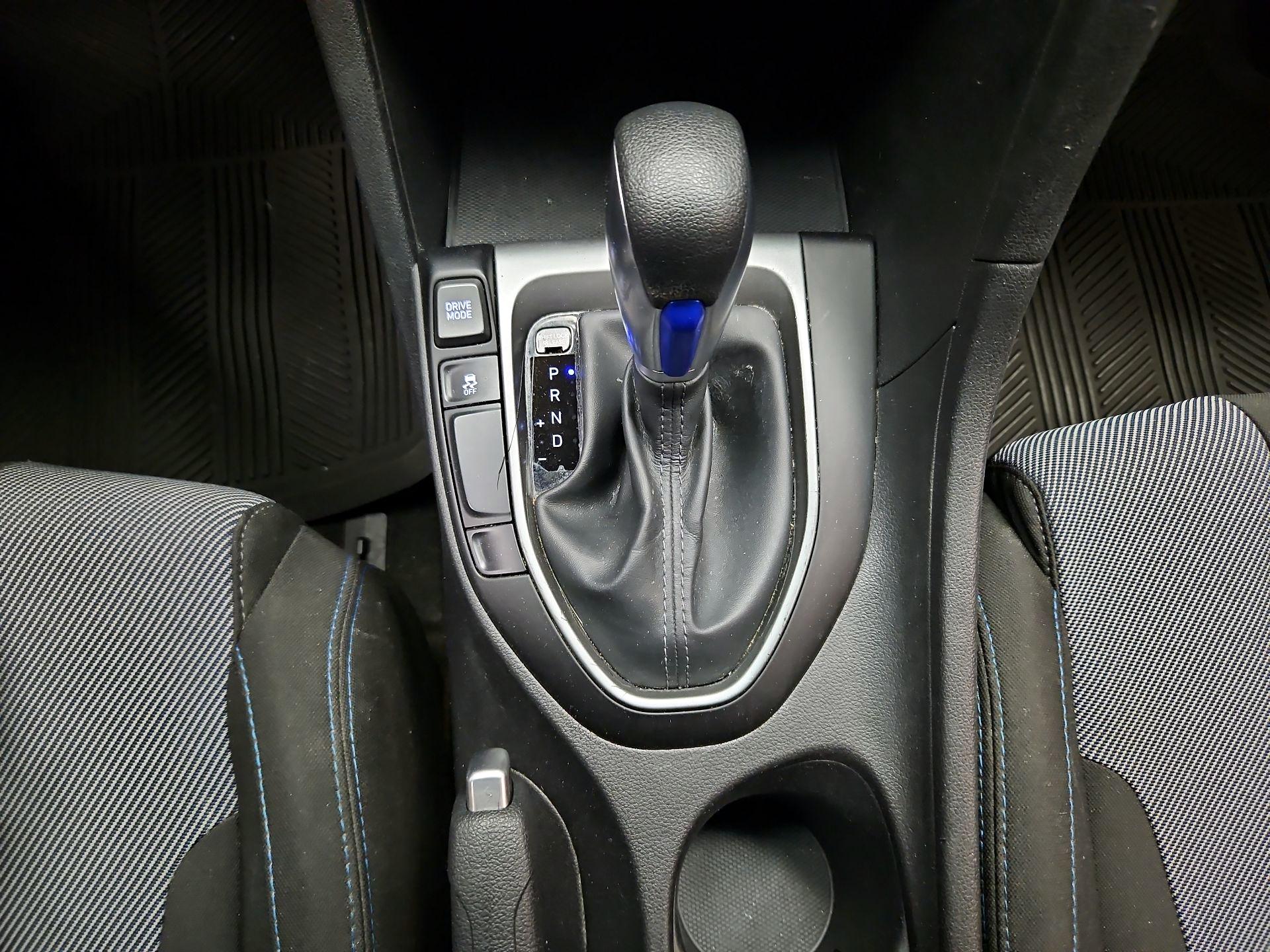 Thumbnail: 2020 Hyundai Veloster - 17