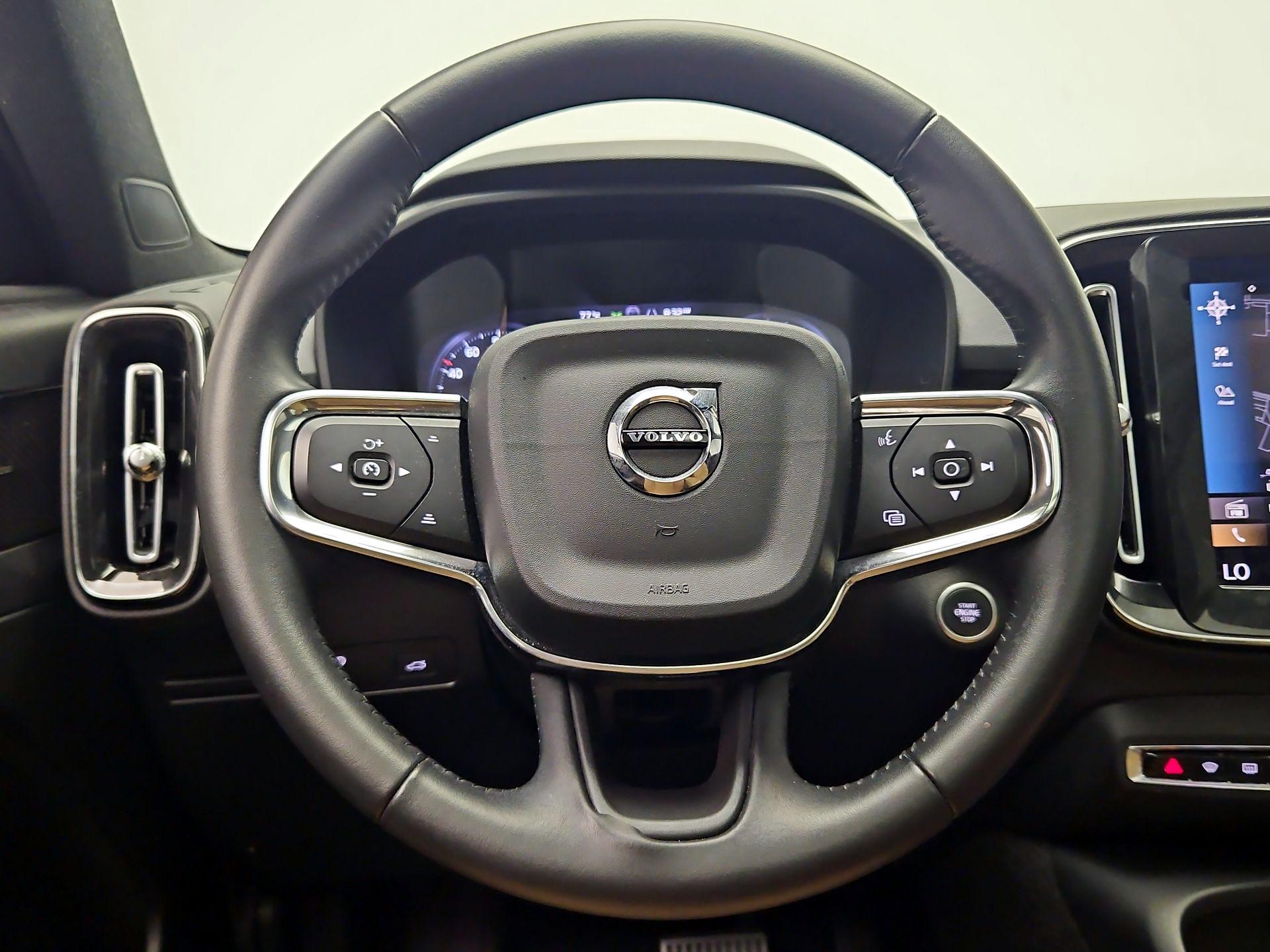 Thumbnail: 2021 Volvo XC40 - 10