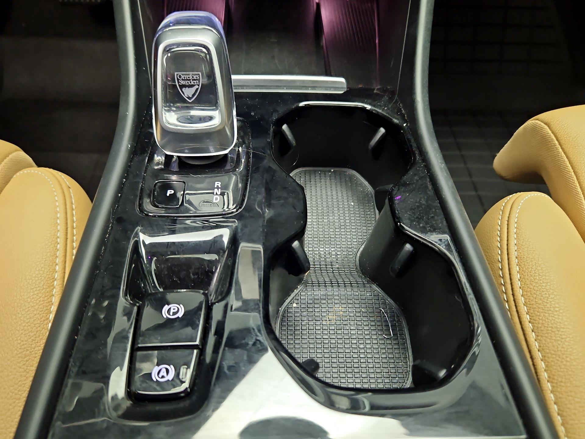 Thumbnail: 2021 Volvo XC40 - 18