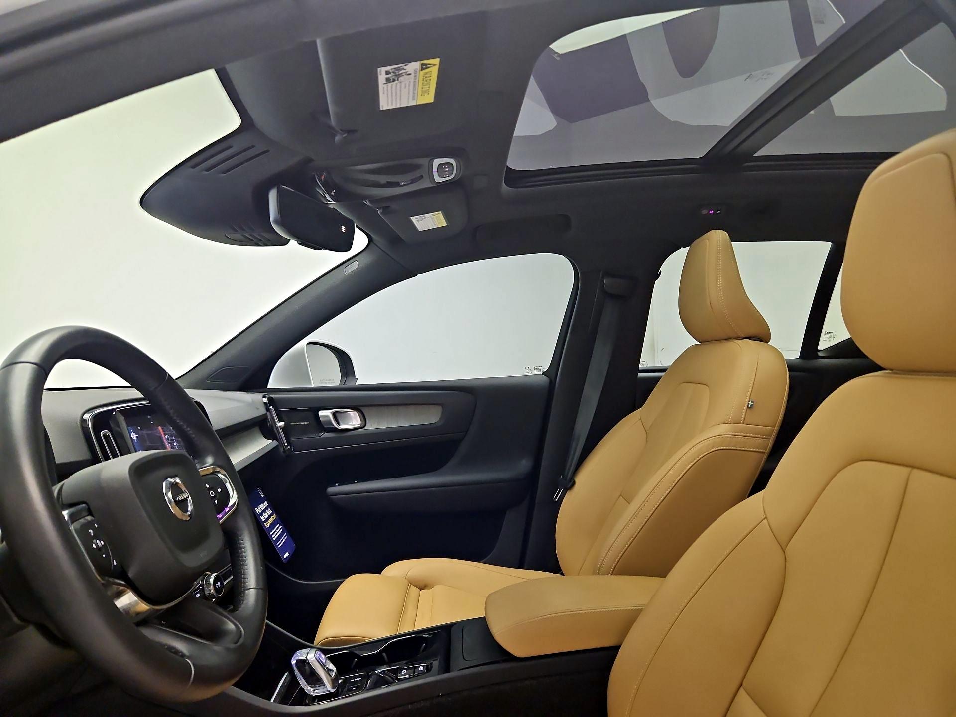 Thumbnail: 2021 Volvo XC40 - 20