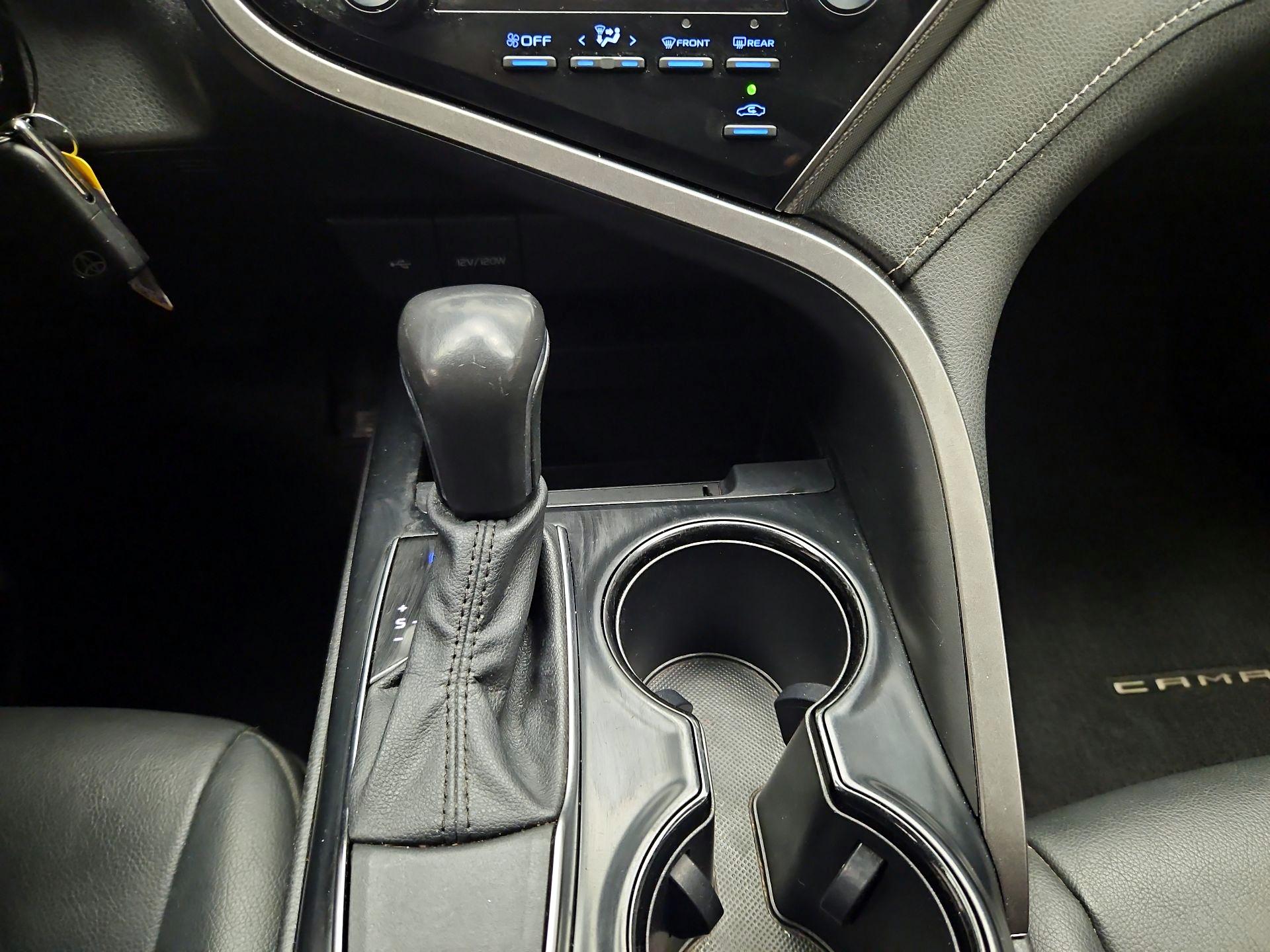 Thumbnail: 2020 Toyota Camry - 16