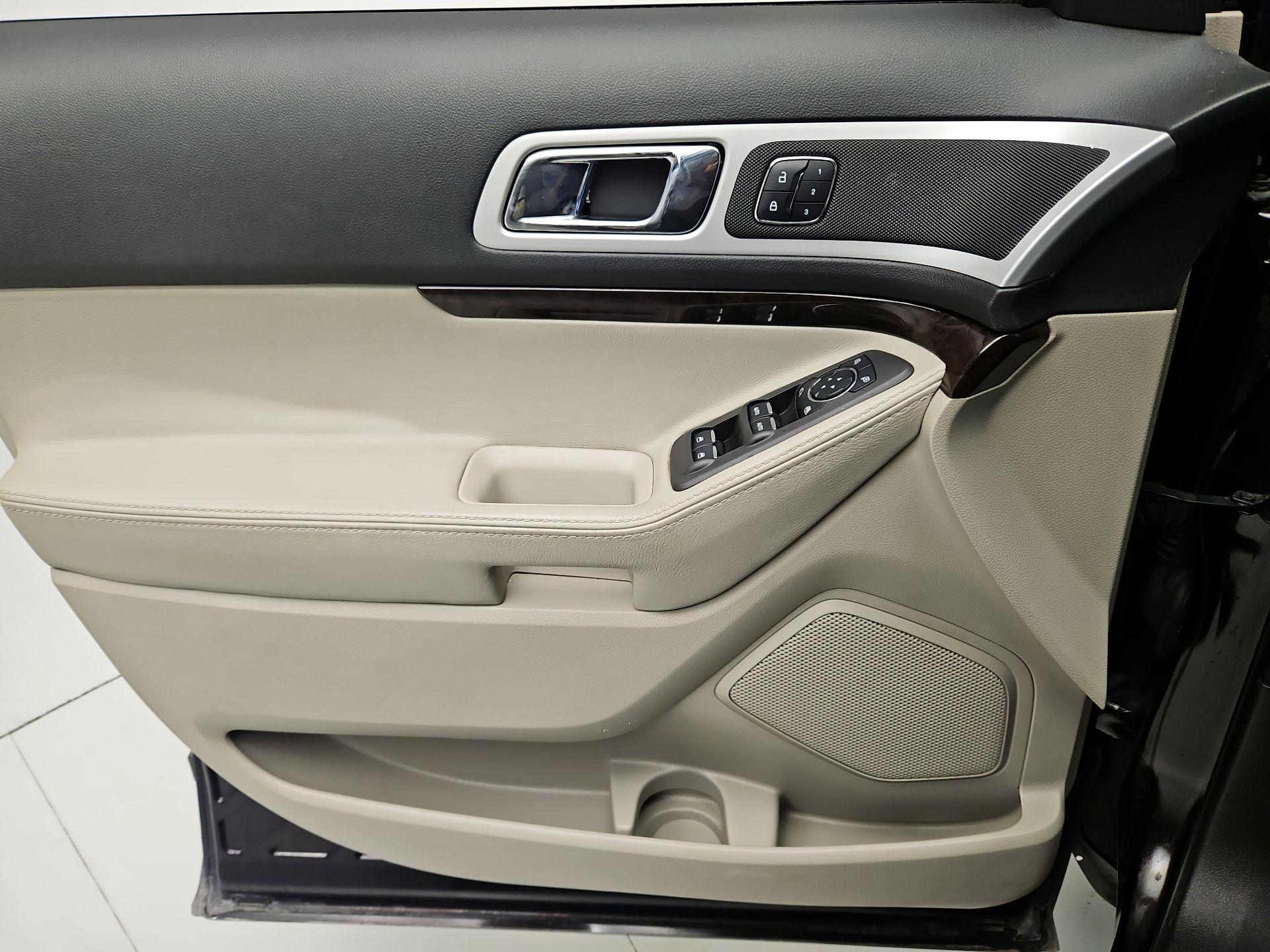 Thumbnail: 2013 Ford Explorer - 12