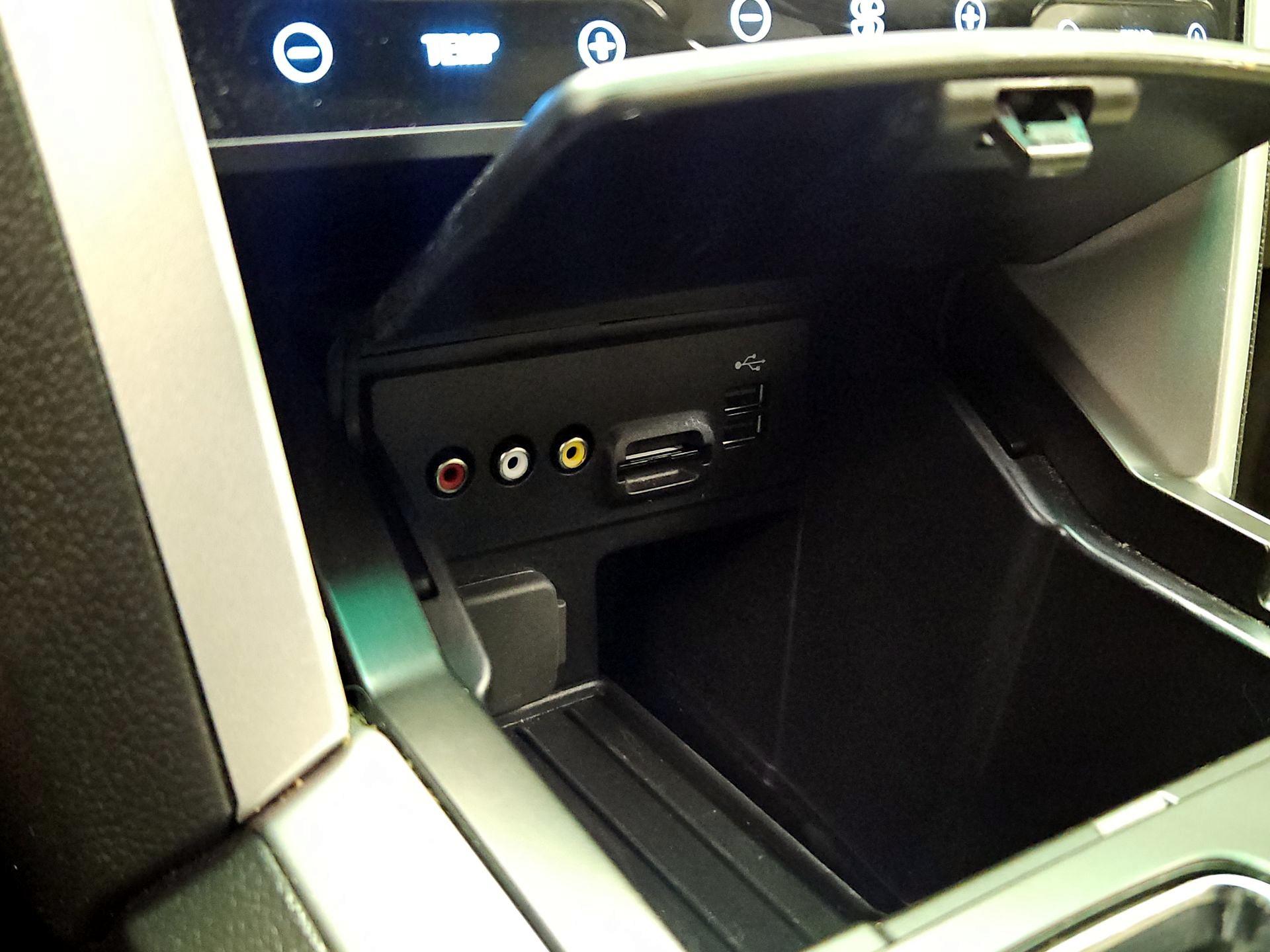 Thumbnail: 2013 Ford Explorer - 19