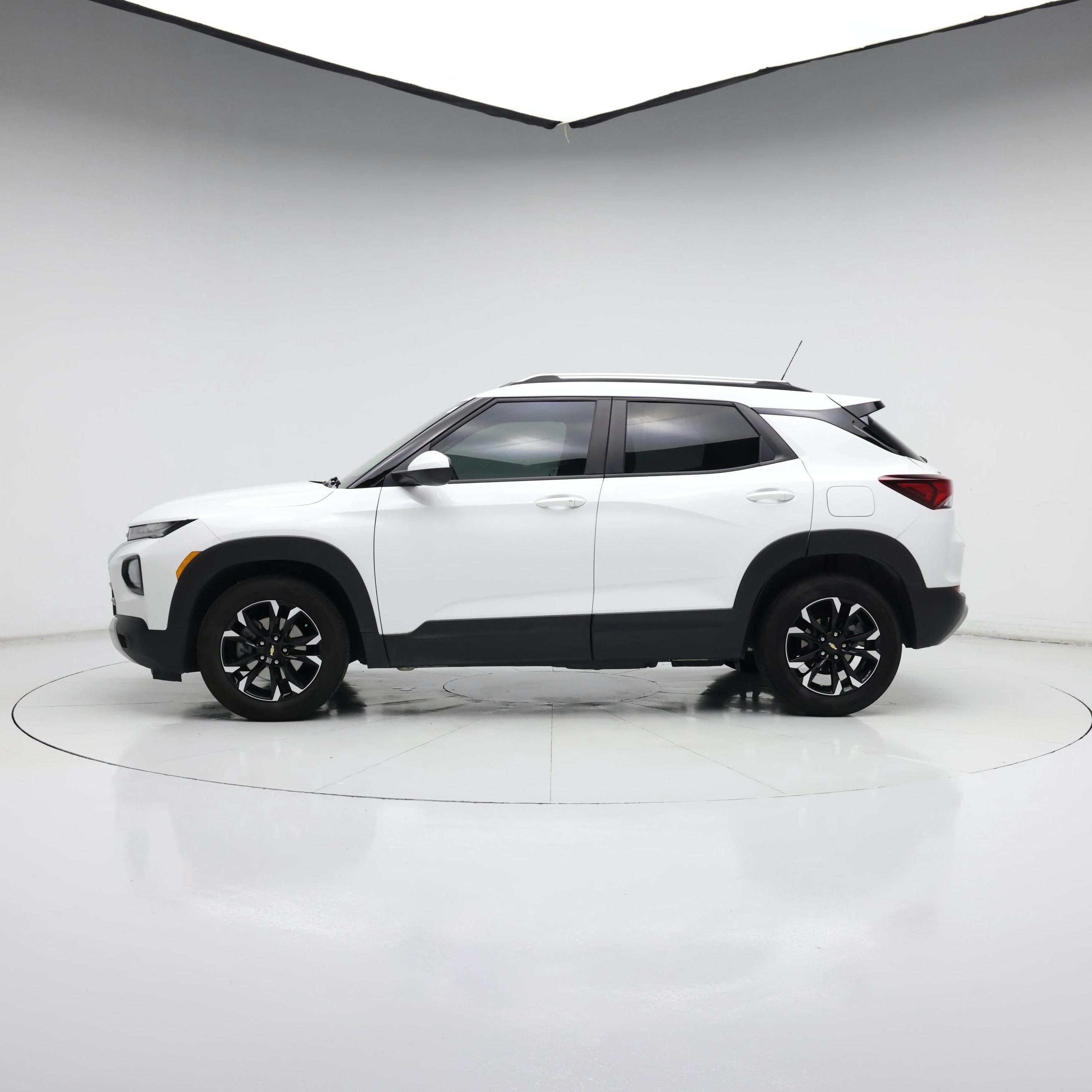 Thumbnail: 2023 Chevrolet TrailBlazer - 3