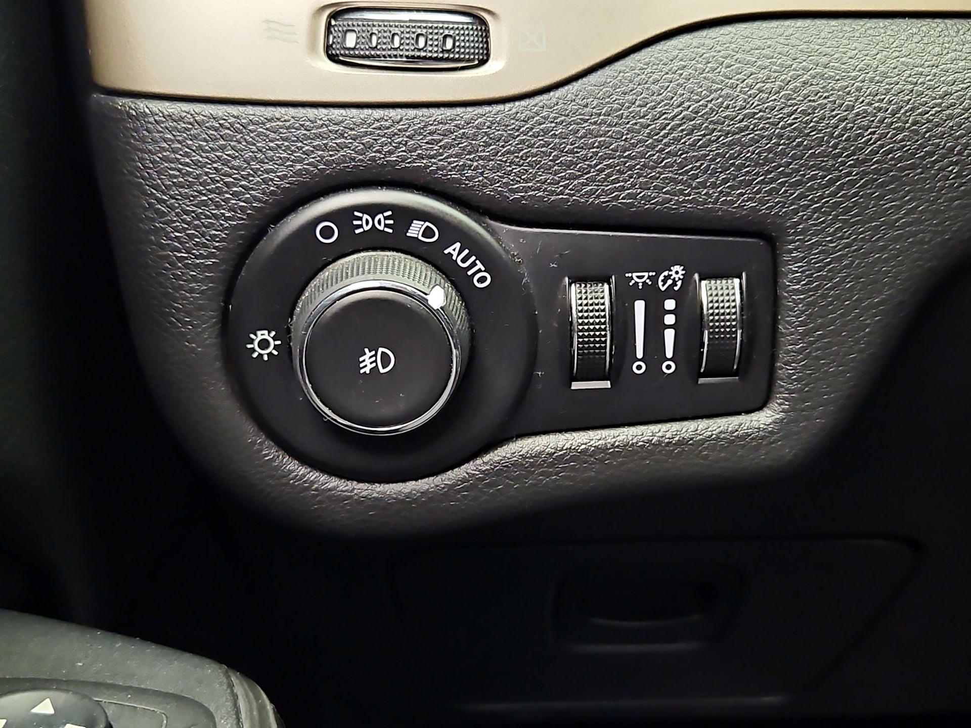 Thumbnail: 2015 Jeep Cherokee - 13