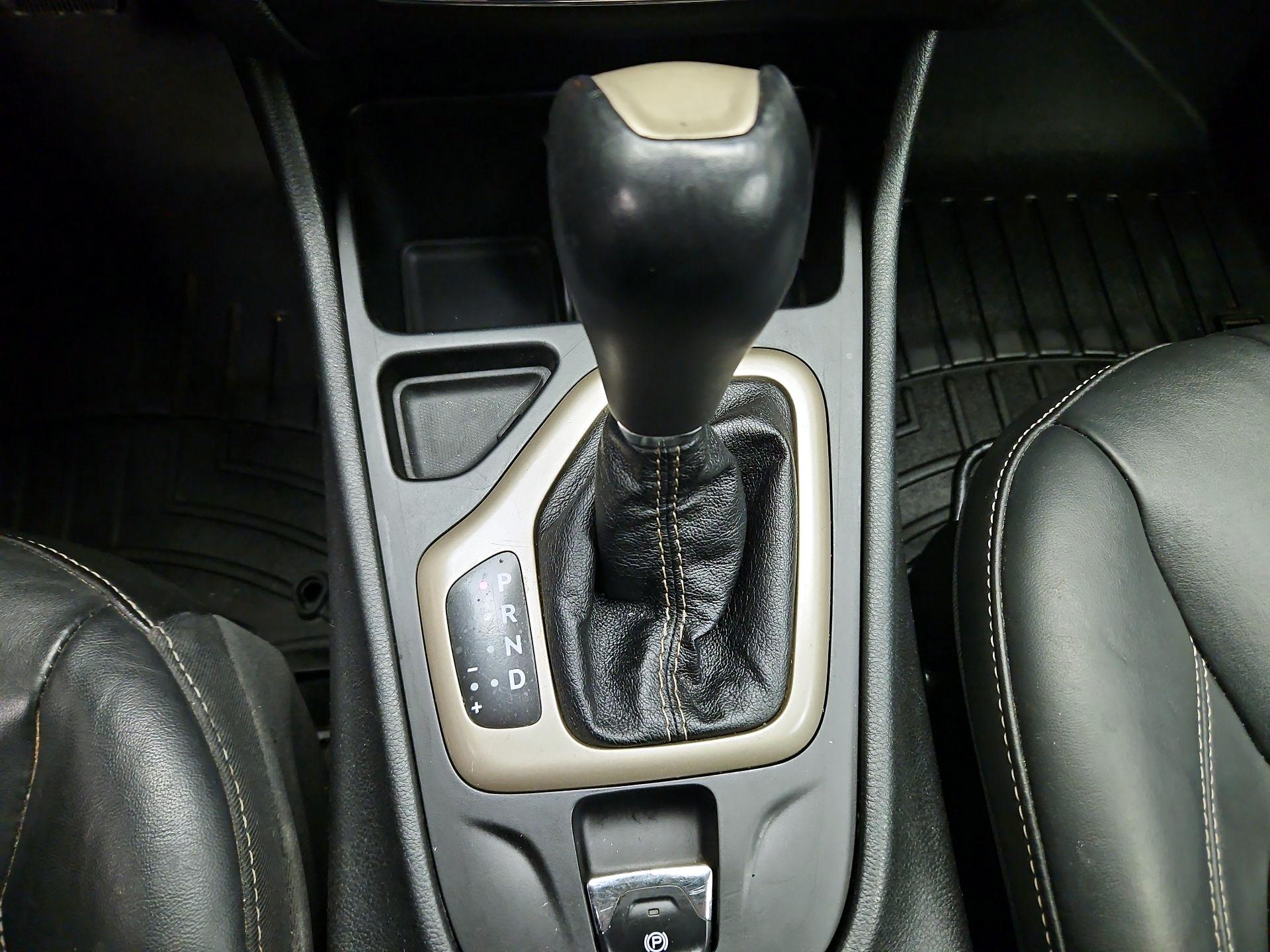 Thumbnail: 2015 Jeep Cherokee - 18