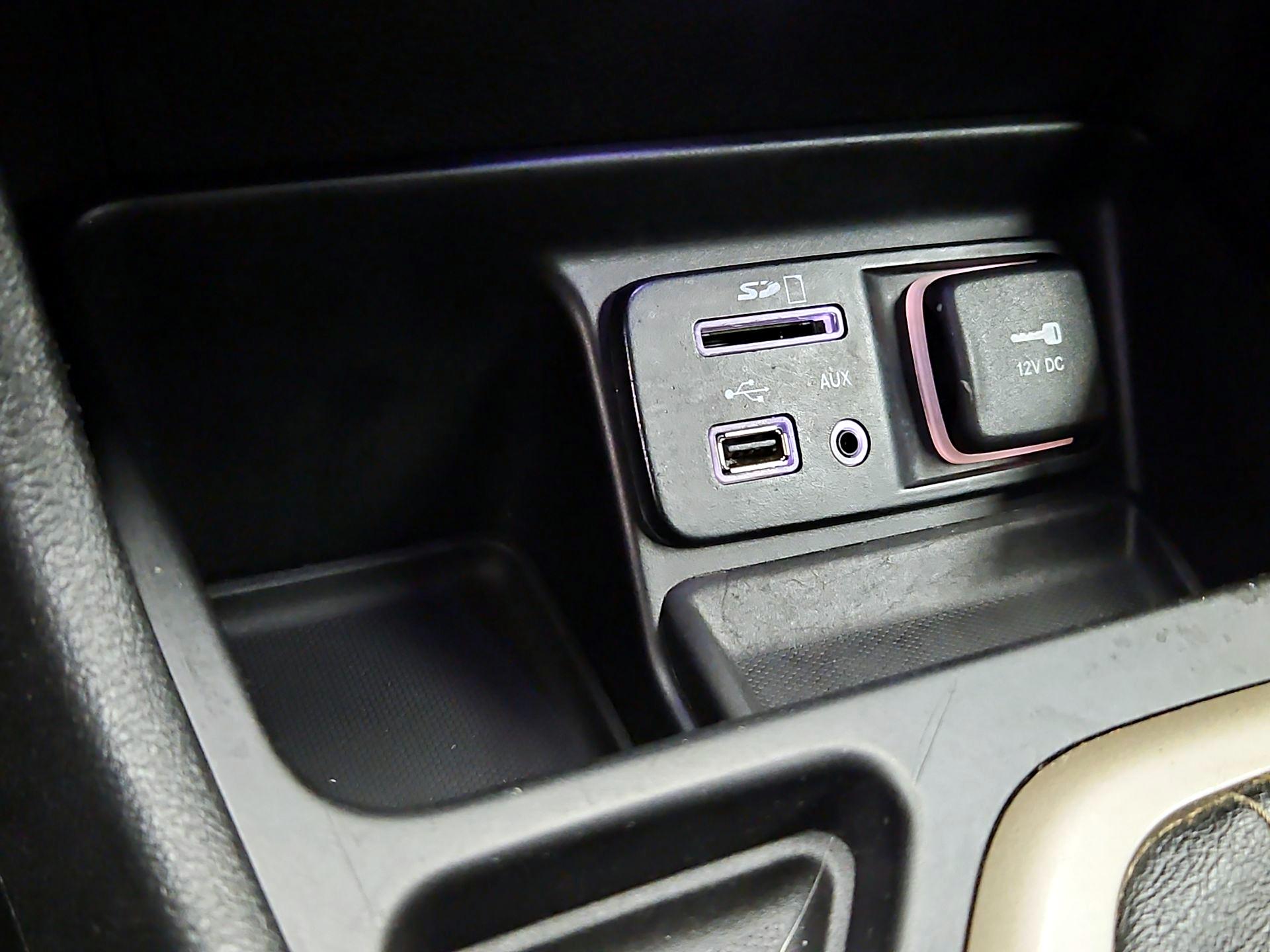 Thumbnail: 2015 Jeep Cherokee - 19