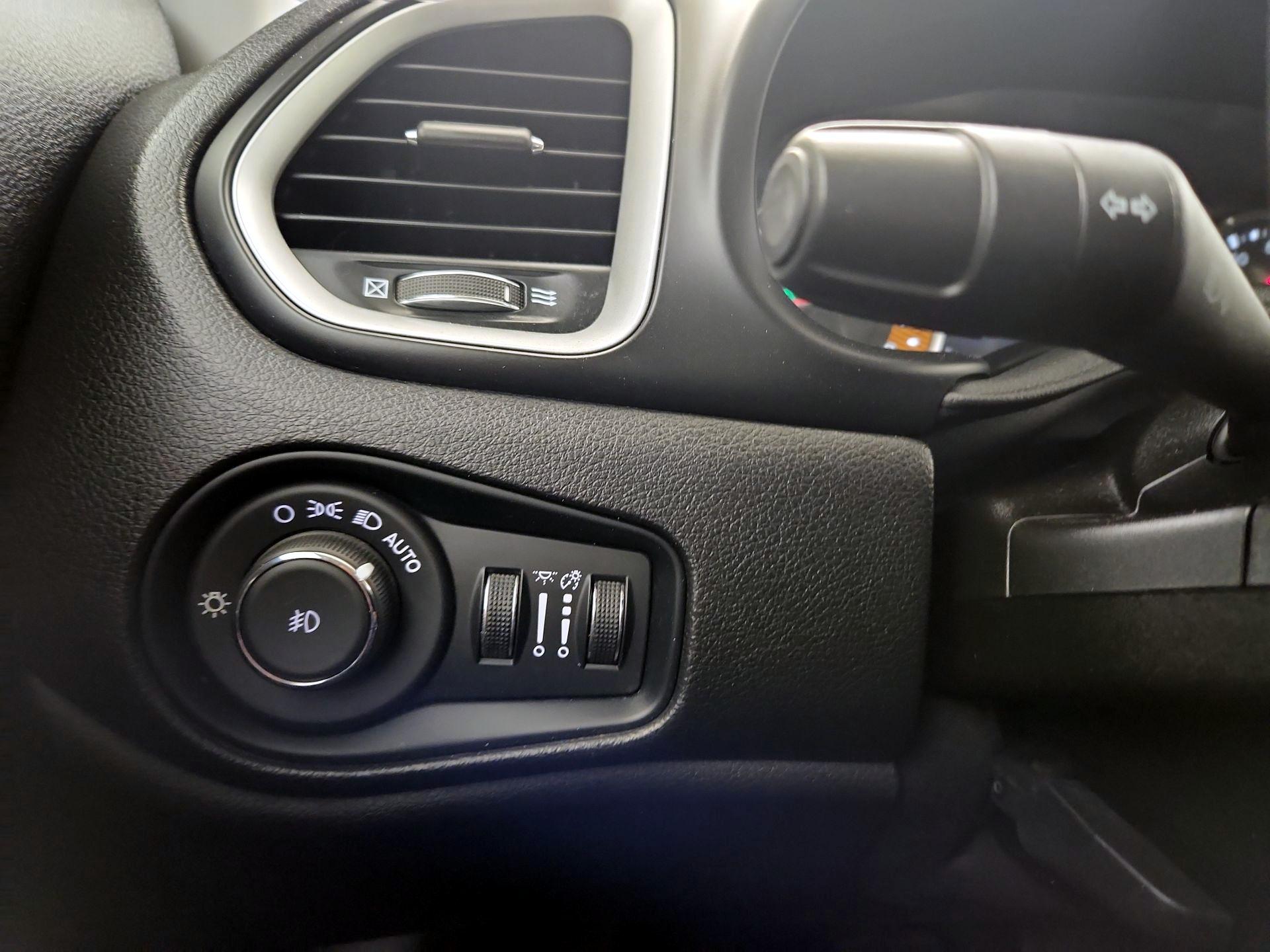 Thumbnail: 2021 Jeep Renegade - 13