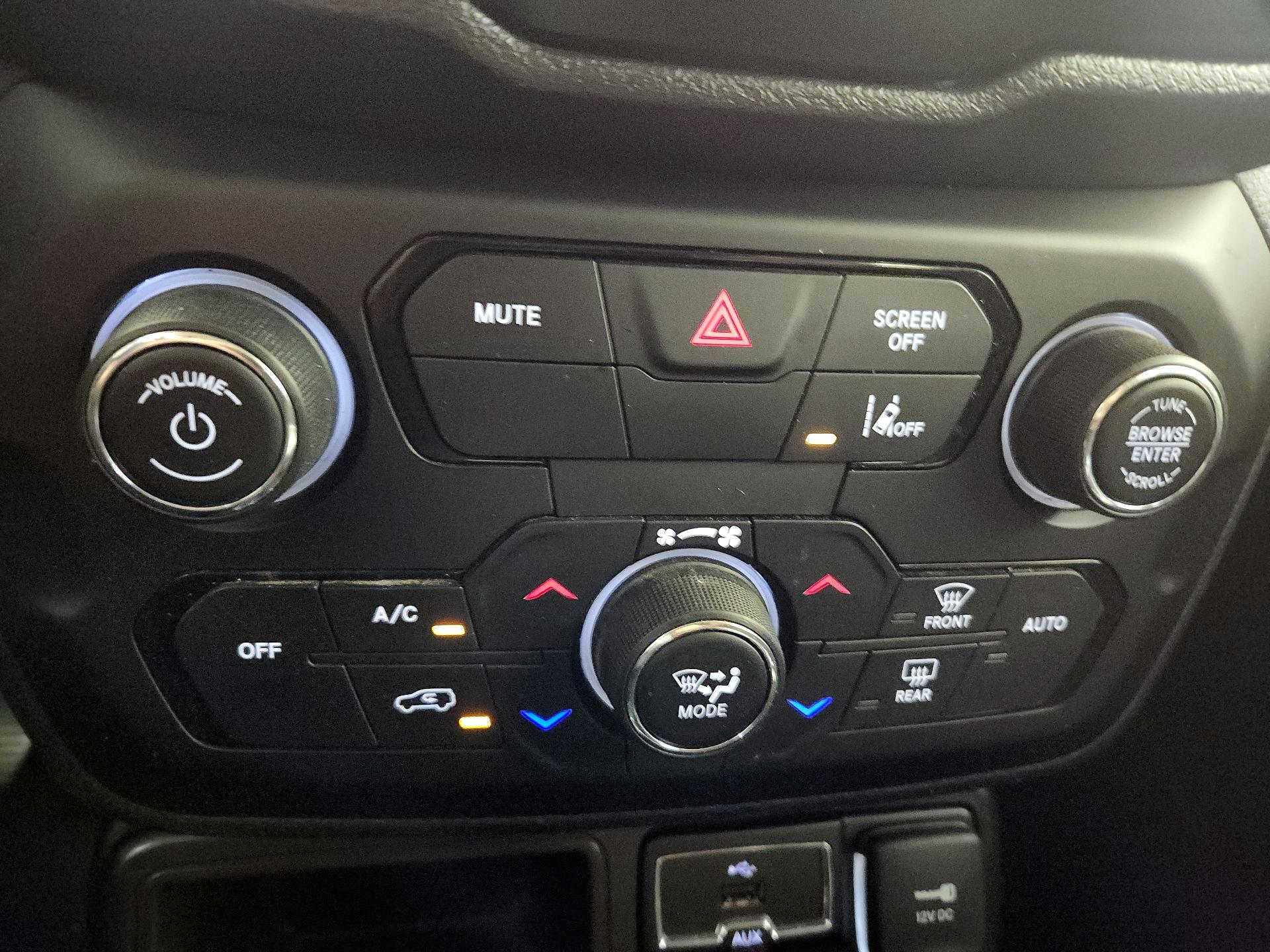 Thumbnail: 2021 Jeep Renegade - 16