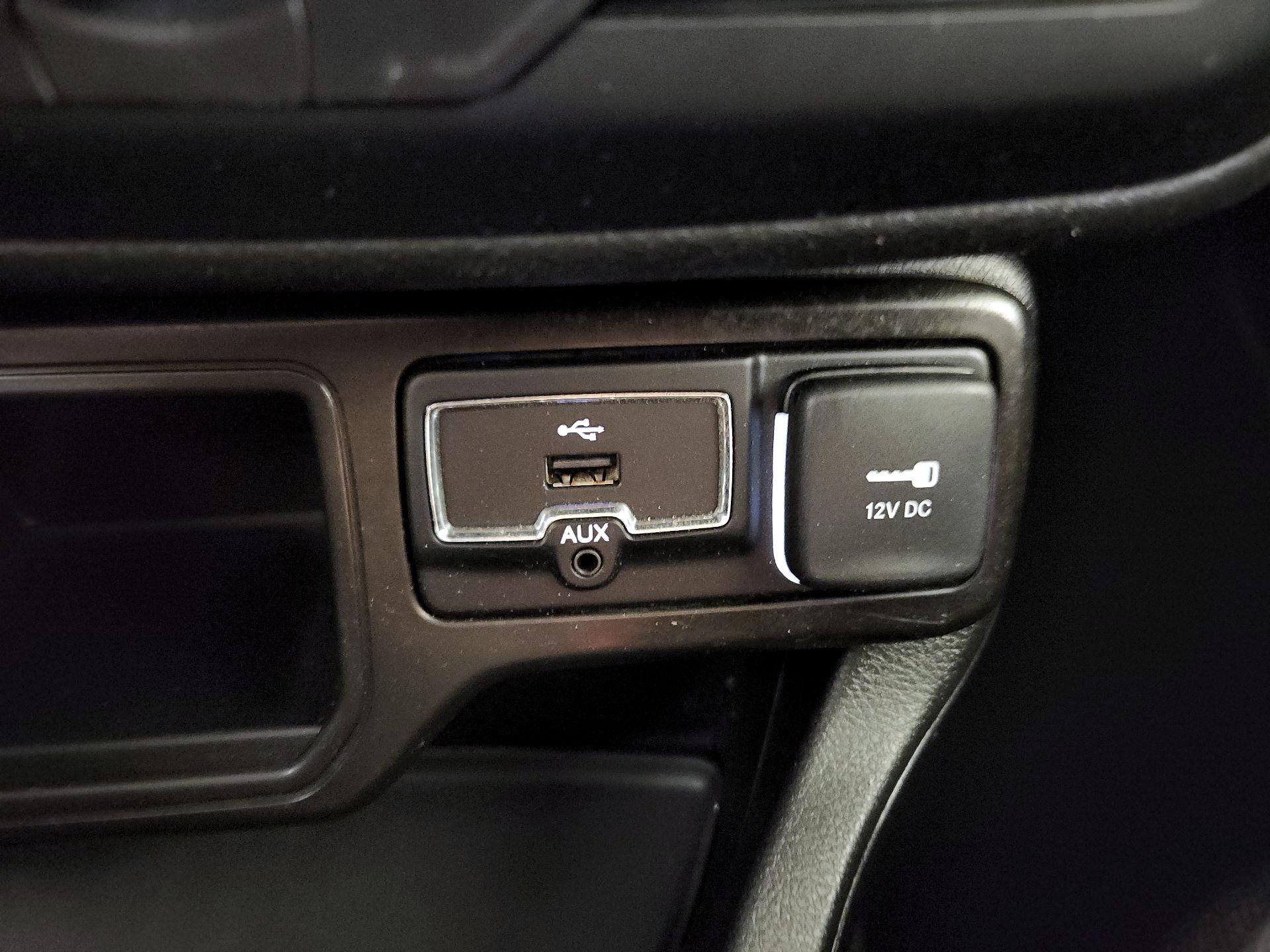 Thumbnail: 2021 Jeep Renegade - 18