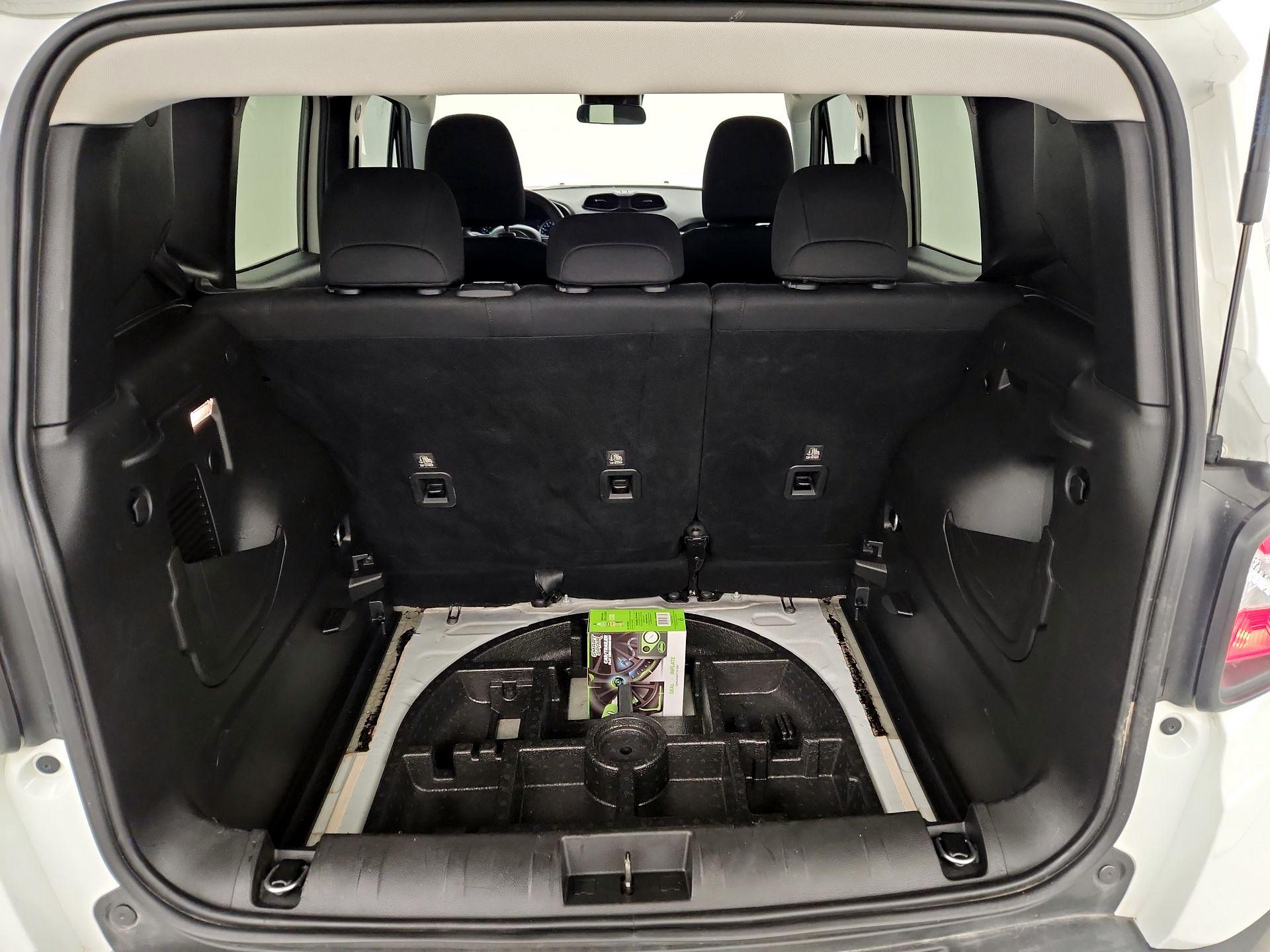 Thumbnail: 2021 Jeep Renegade - 20