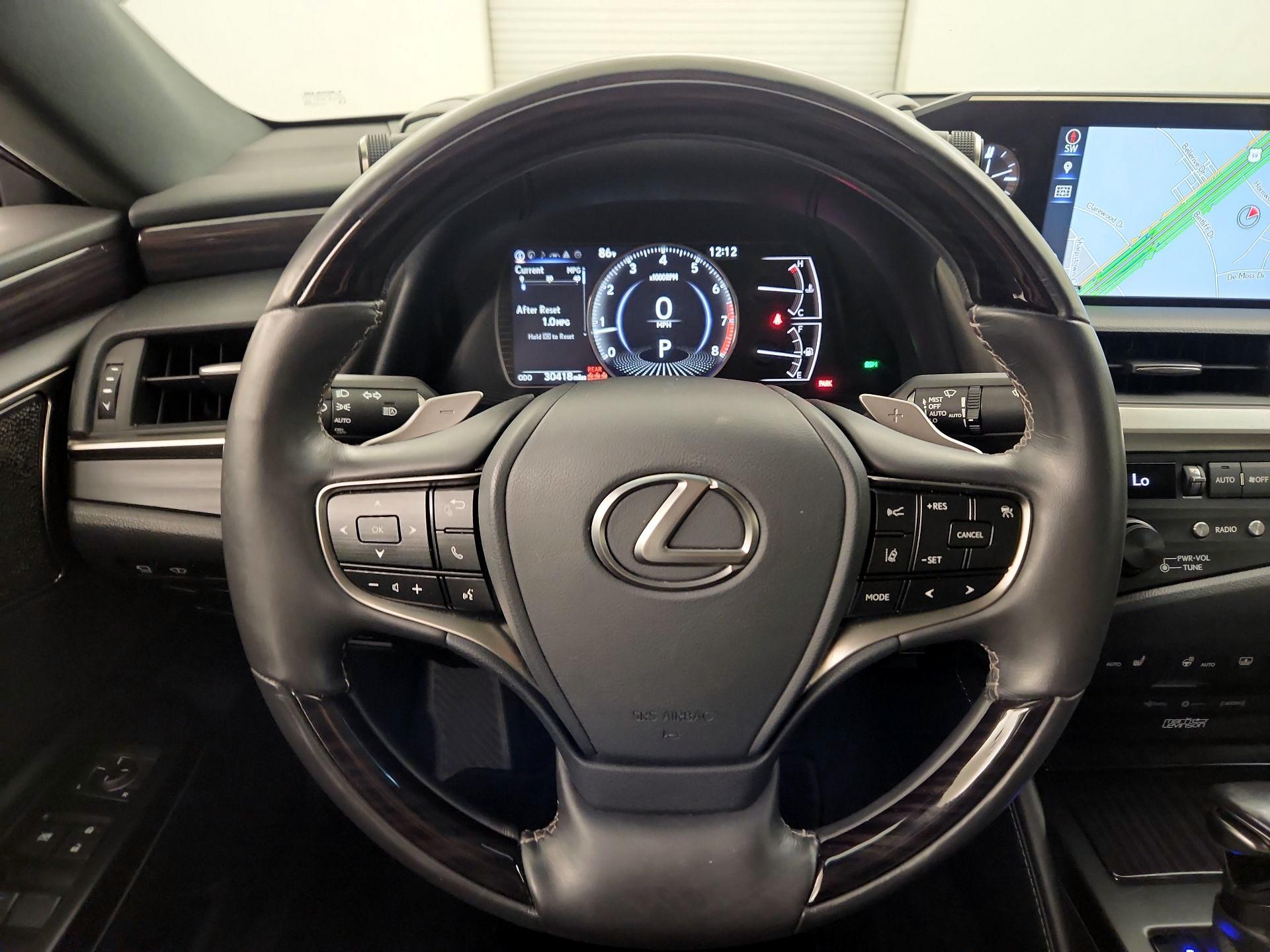 Thumbnail: 2019 Lexus ES - 10