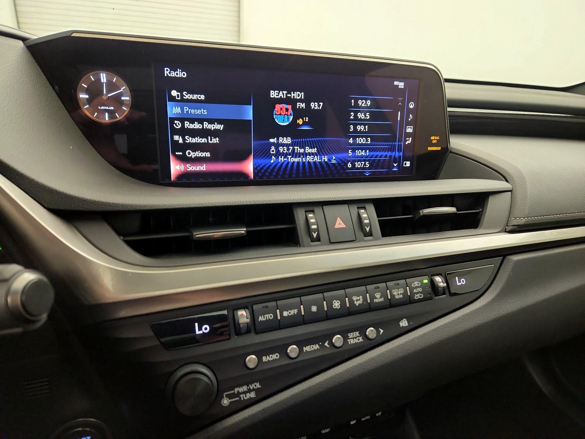 Thumbnail: 2019 Lexus ES - 16