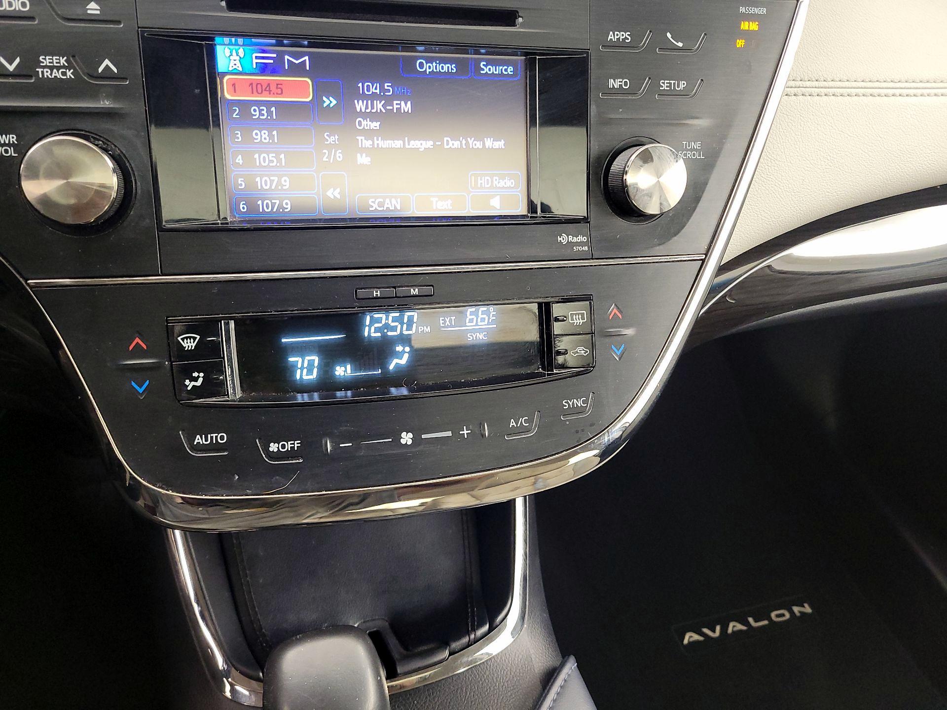 Thumbnail: 2014 Toyota Avalon - 17
