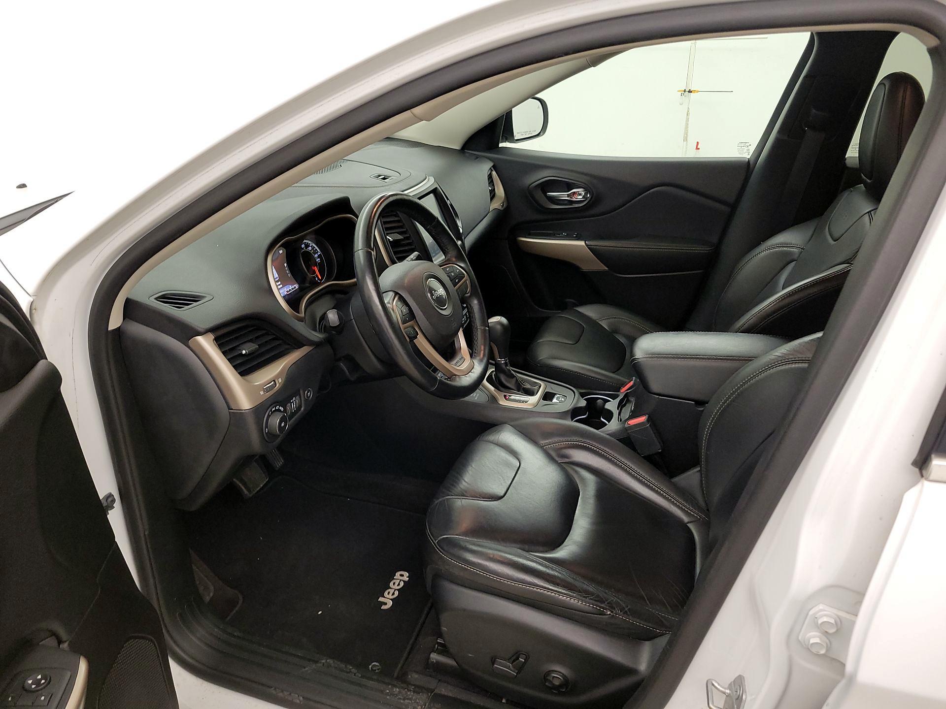 Thumbnail: 2018 Jeep Cherokee - 11