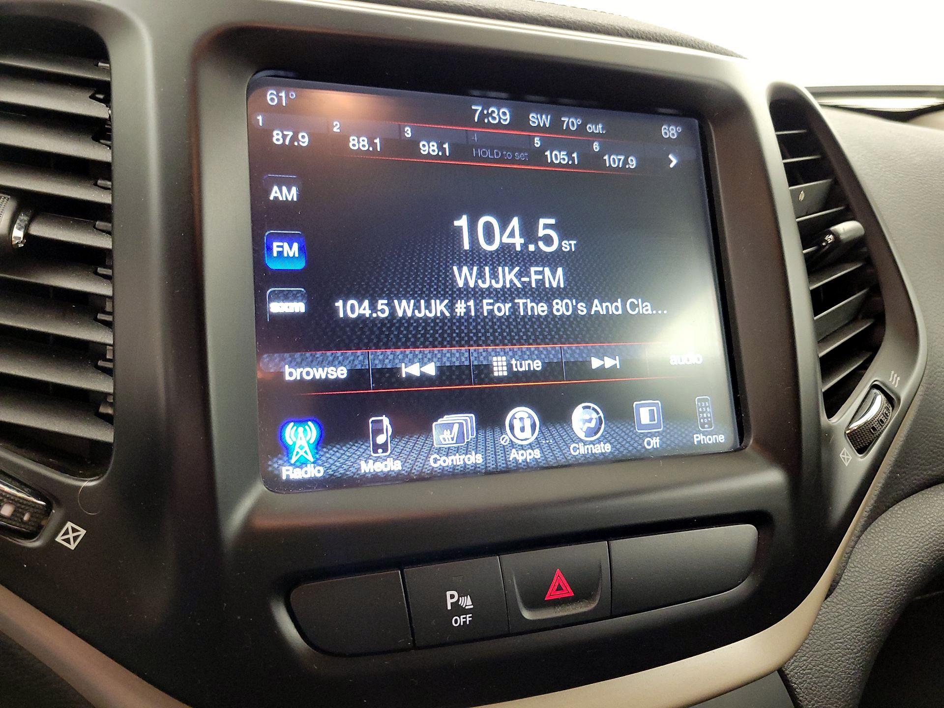 Thumbnail: 2018 Jeep Cherokee - 15