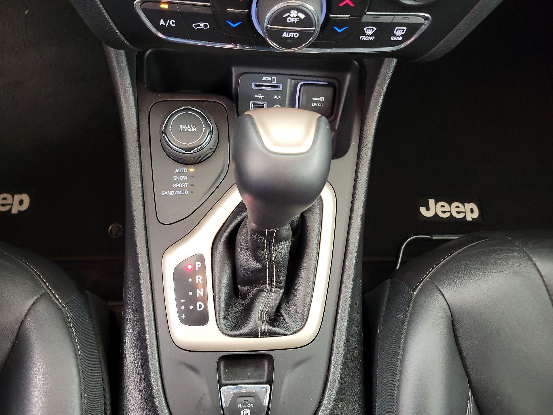 Thumbnail: 2018 Jeep Cherokee - 17