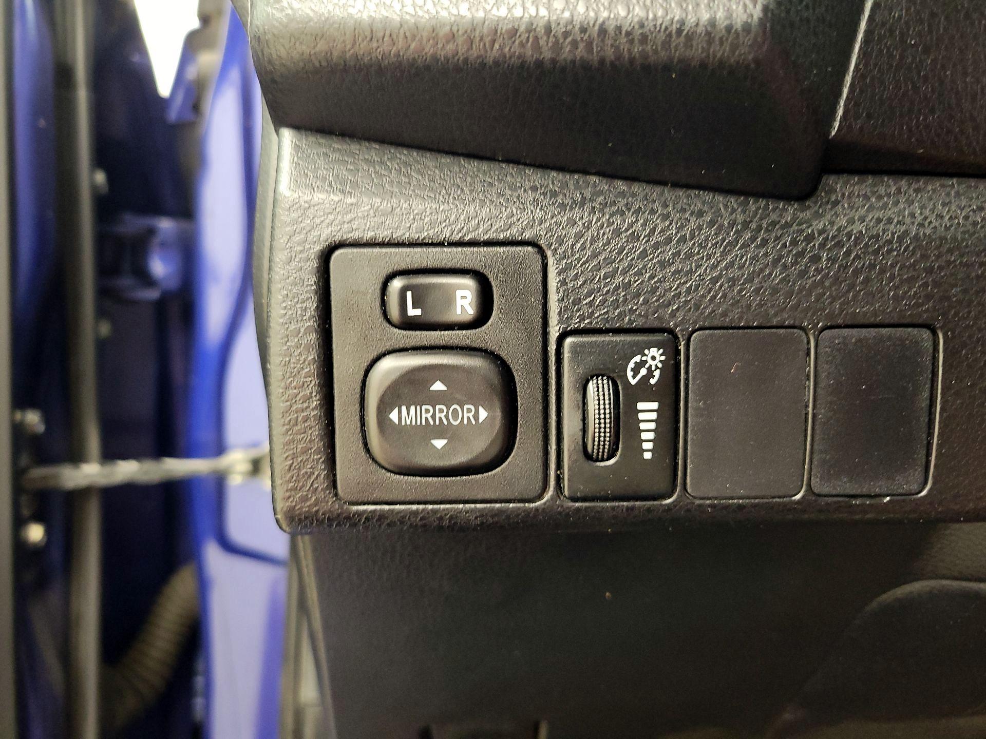 Thumbnail: 2016 Toyota Corolla - 13