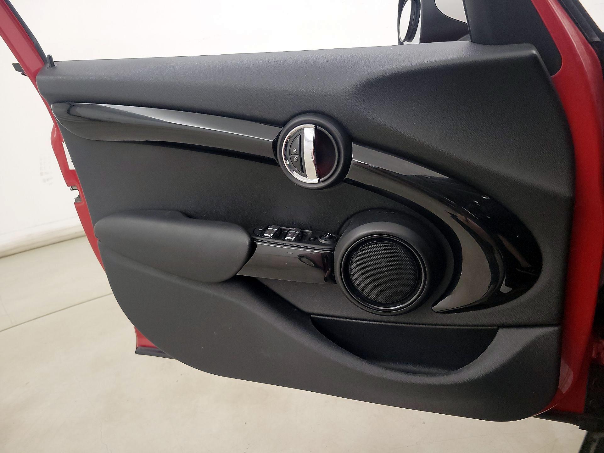 Thumbnail: 2016 MINI Cooper Hardtop - 12
